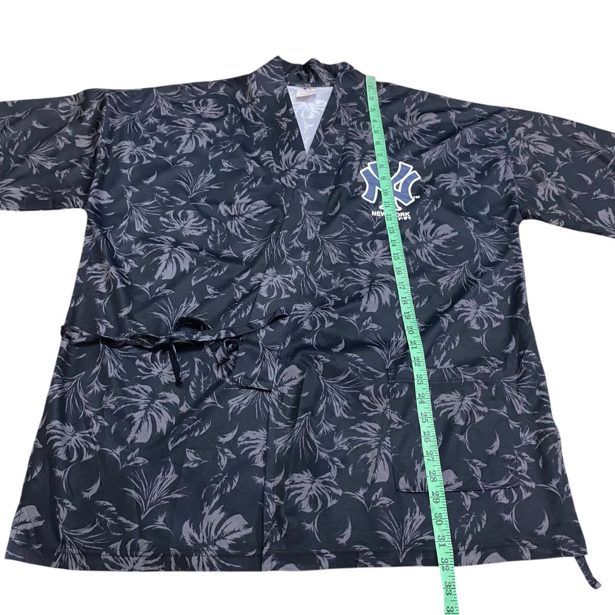 New York Yankees New York Yankees Kimono L Size Black Colour Size US L / EU 52-54 / 3 - 17 Thumbnail