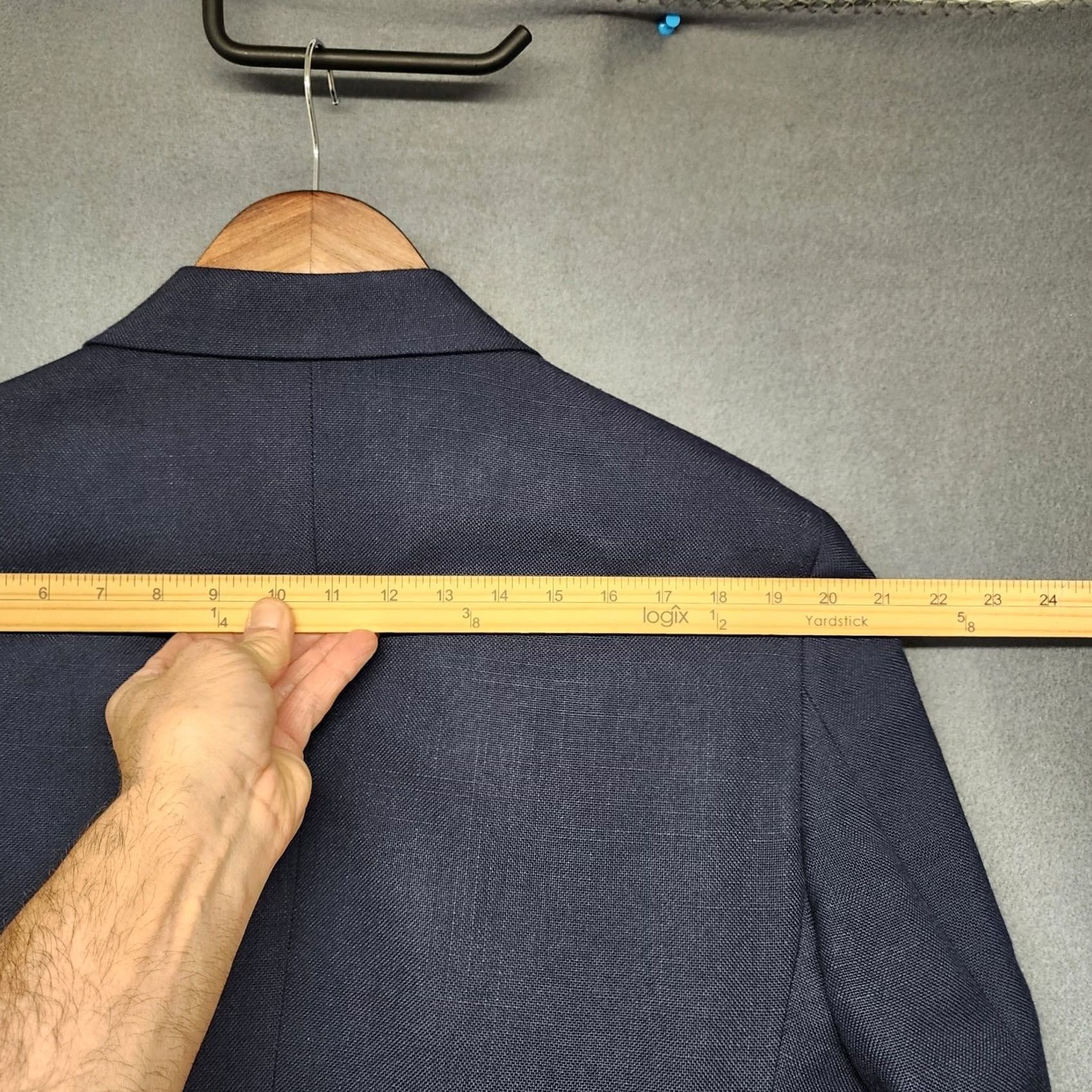 Haggar VINTAGE Haggar Blazer Mens 40 R Navy Blue Gold Button Gentlemans Fit Sport Coat USA Mens Size 40R - 5 Thumbnail
