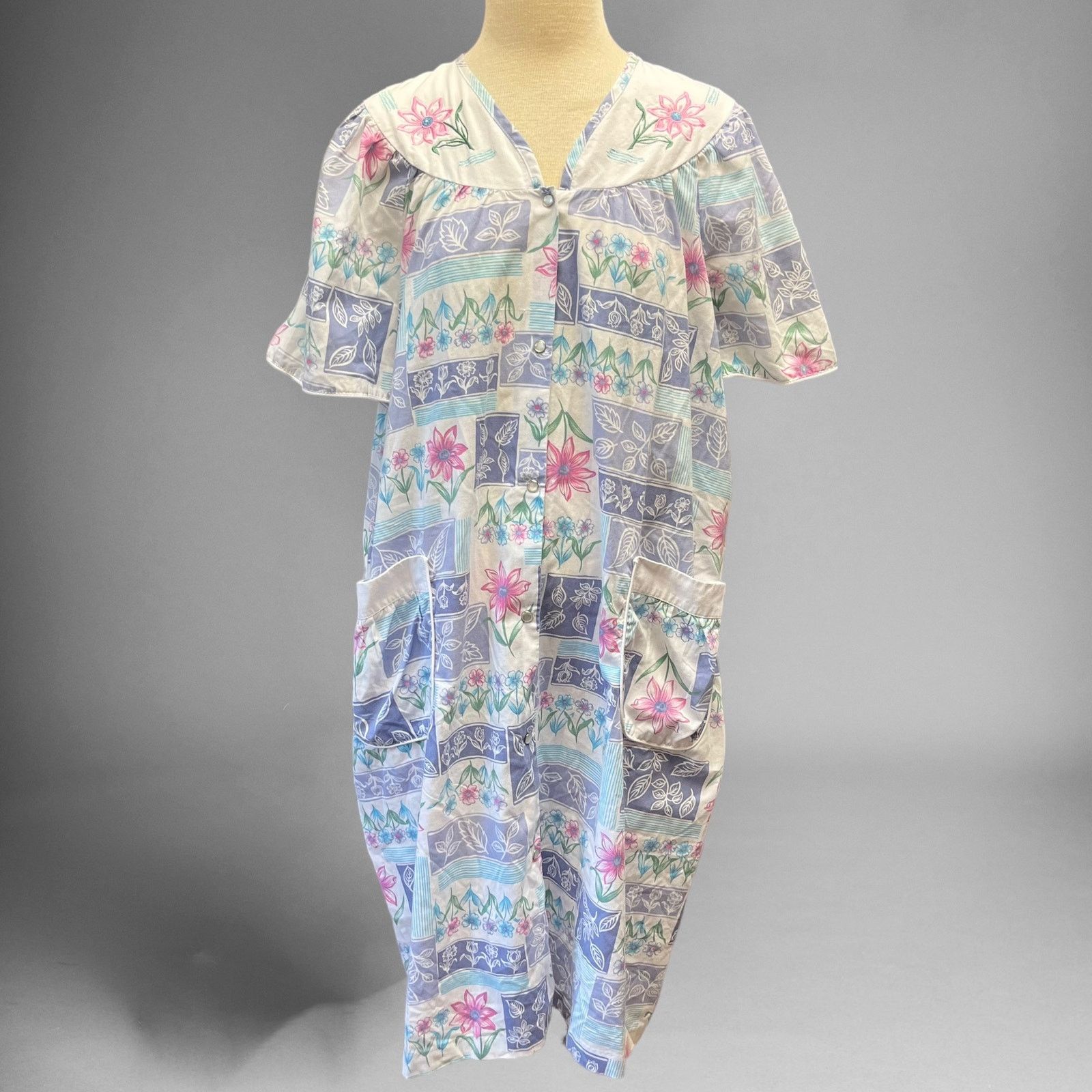 Other Vintage Carriage Court Embroidered Floral Button Granny Gown Size L / US 10 / IT 46 - 1 Thumbnail