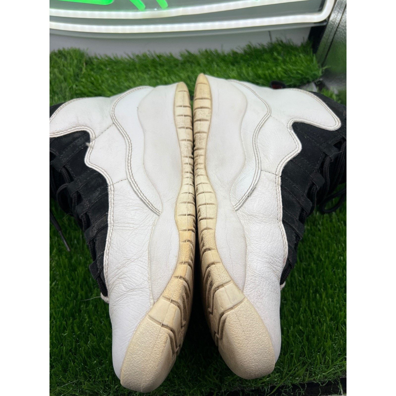 Jordan Brand × Nike Nike Air Jordan Retro 10 X GS "I'm Back" Mens 7Y White Black Size US 7 / EU 40 - 3 Thumbnail