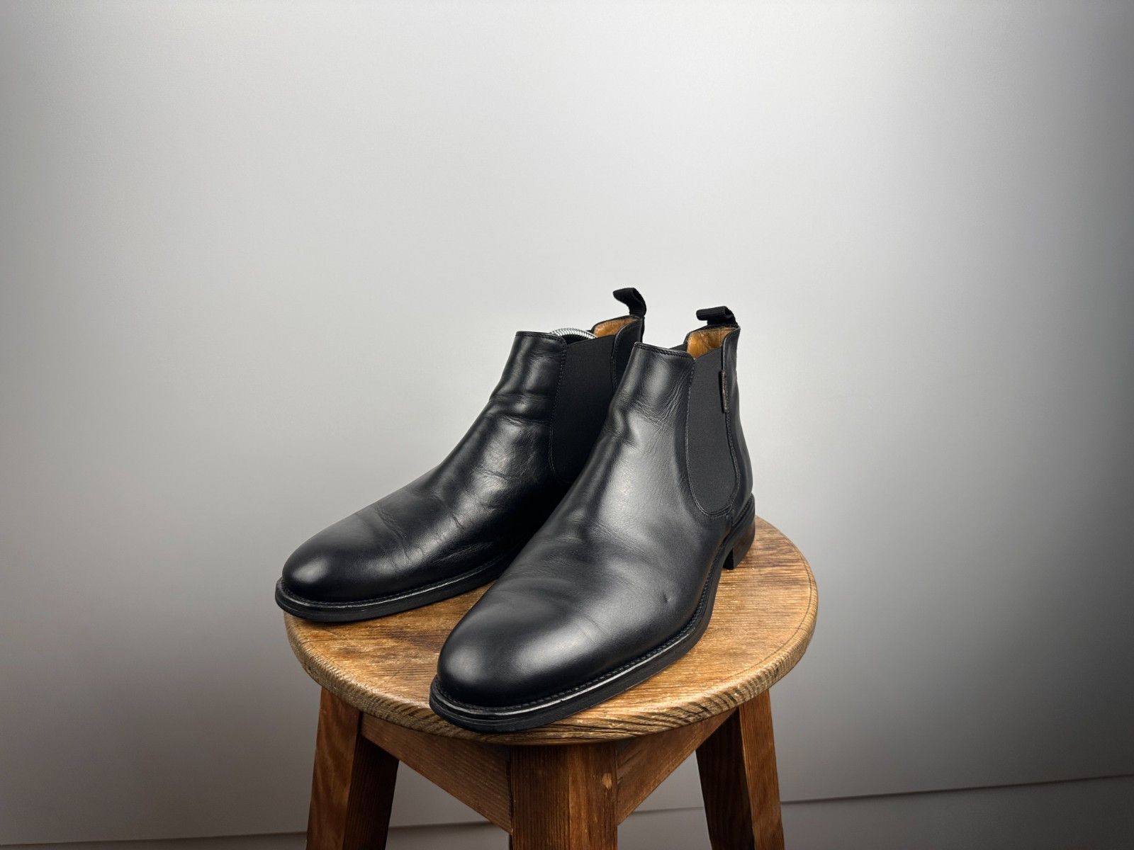 Russell & Bromley Russell & Bromley Black Leather Chelsea Boots Shoes 42 1/2 Size US 9.5 / EU 42-43 - 1 Thumbnail