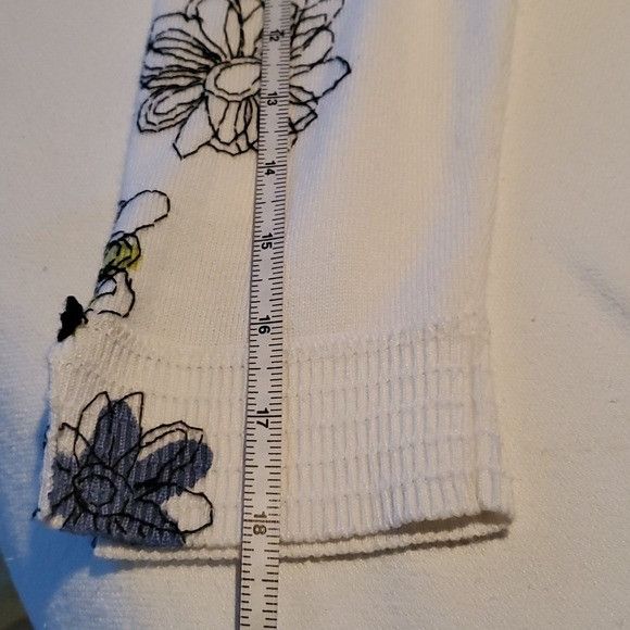 Vintage Sigrid Olsen White w Beaded Floral Embroidered Long Slv Sz. Size M / US 6-8 / IT 42-44 - 9 Thumbnail