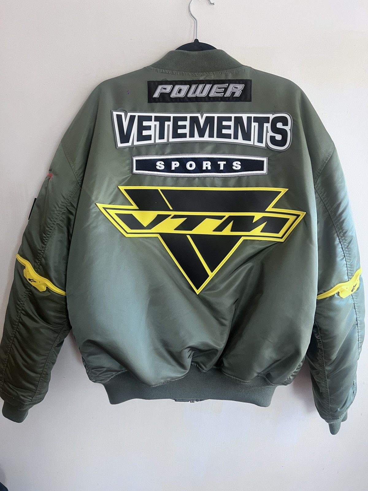 Alpha Industries × Vetements vetements racing bomber Size US S / EU 44-46 / 1 - 2 Thumbnail