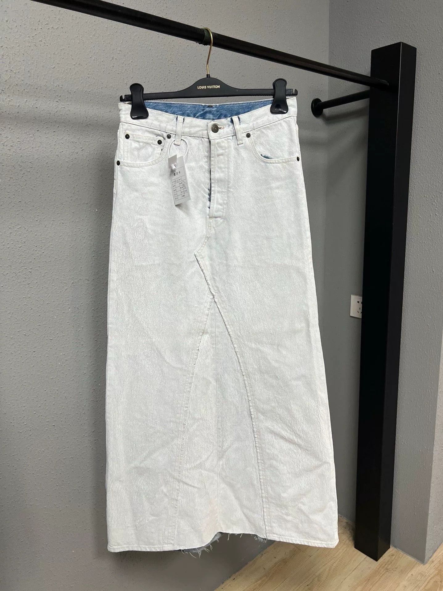 Maison Margiela Maison Margiela Painted Distressed Split Denim Skirt Size US 7 / EU 40 - 1 Thumbnail