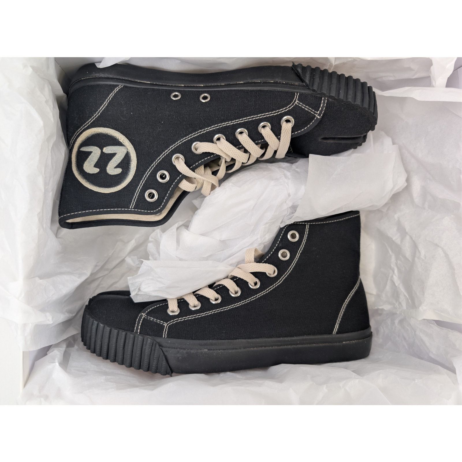 Maison Margiela o1rshd1 Tabi High Top Sneakers in Black/Beige 42.5 Size US 9.5 / EU 42-43 - 19 Thumbnail