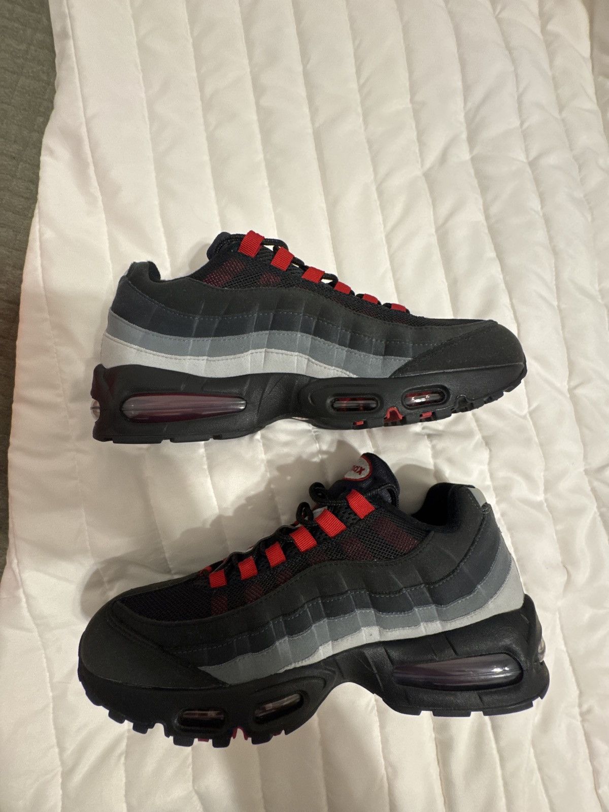 Nike Nike Air Max 95 Liverpool FC Size US 11 / EU 44 - 2 Thumbnail