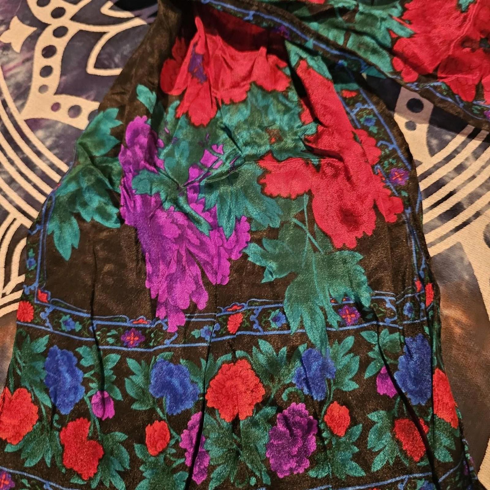 Designer Women's Vintage Silk Floral Scarf Size ONE SIZE - 4 Thumbnail
