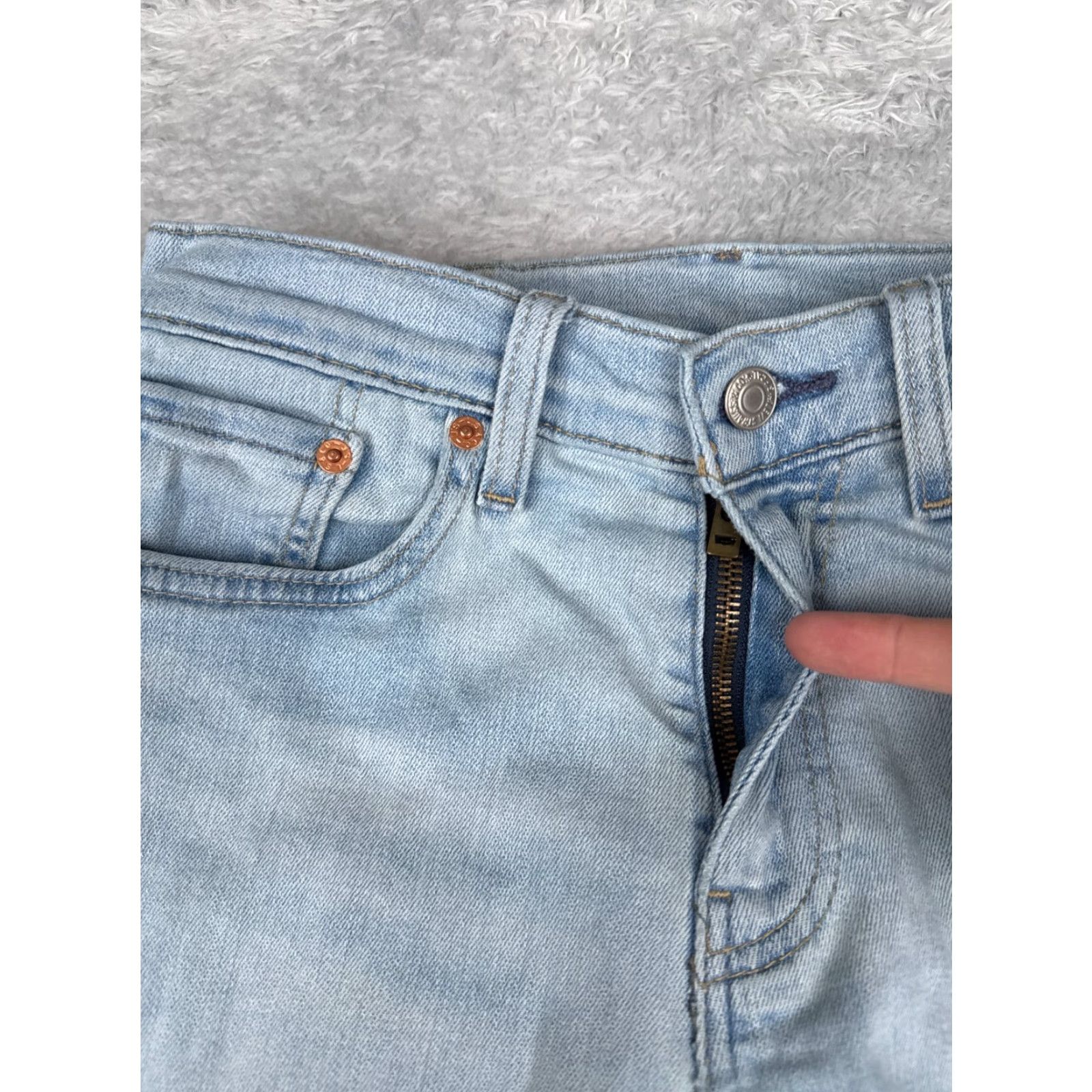Levi's VINTAGE Levi's 512 Jeans Men 29x28 Blue Denim Light Wash 27x28 Slim/Stretch 5-Pocket Distressed Cotton Blend Cotton Brand: Levi's 500 Series Retro Size US 29 - 5 Thumbnail