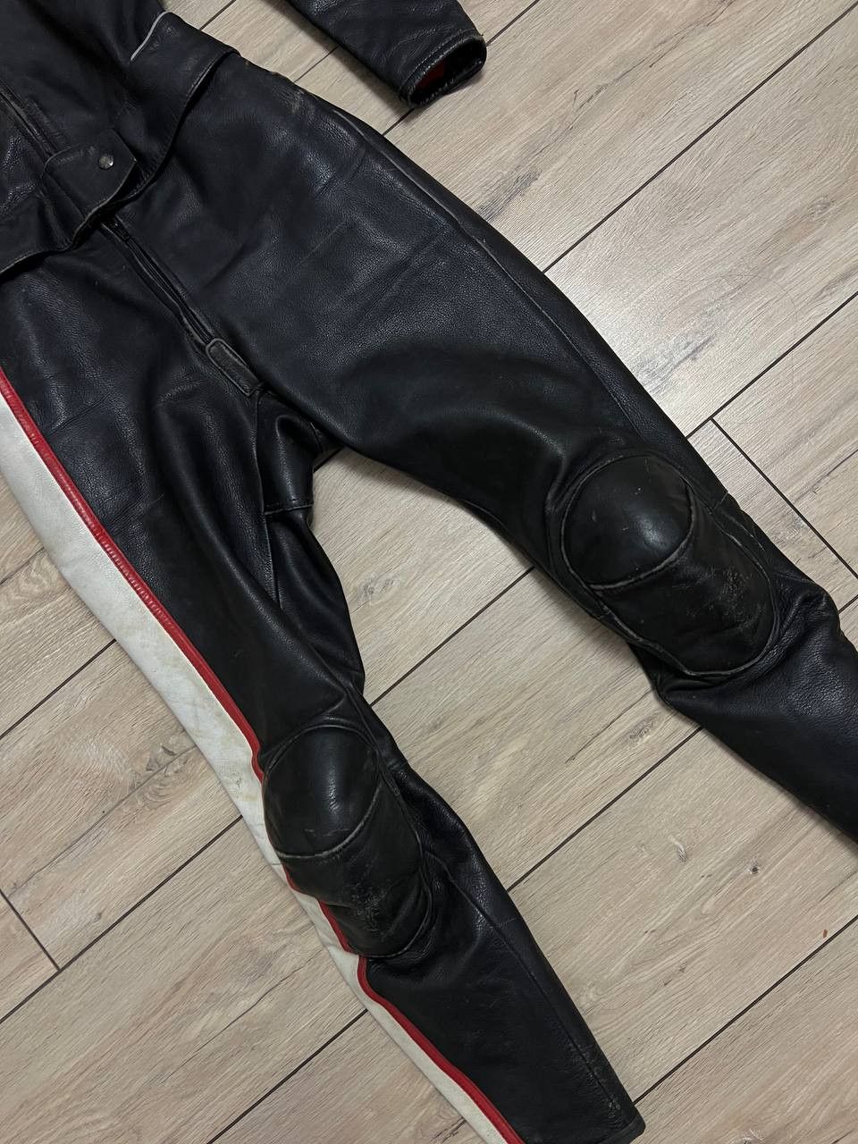Dainese Dainese Vintage 2 piece Leather Suit Motorcycle EUR 44 Size US S / EU 44-46 / 1 - 11 Thumbnail
