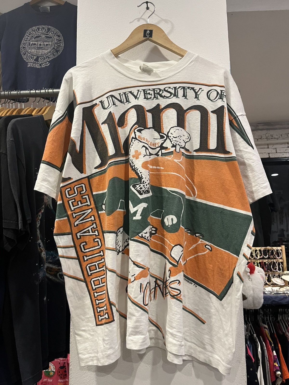 Other Vintage 90s University of Miami Hurricanes T-Shirt Size US XL / EU 56 / 4 - 1 Thumbnail