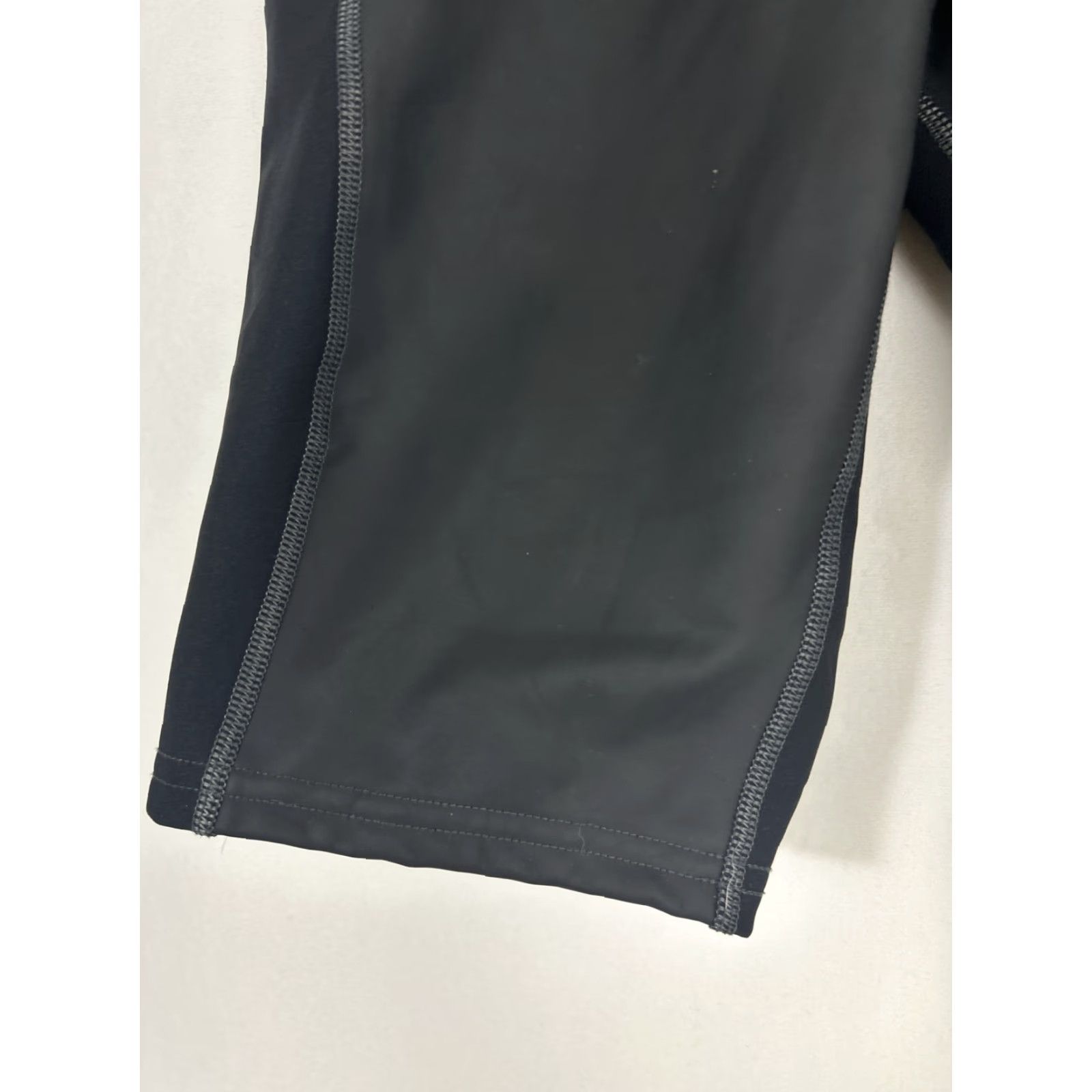 Teva Teva Bermuda Shorts Mens Small Black Polyester 28x10 Drawstring Shirt? Size US 29 - 2 Thumbnail