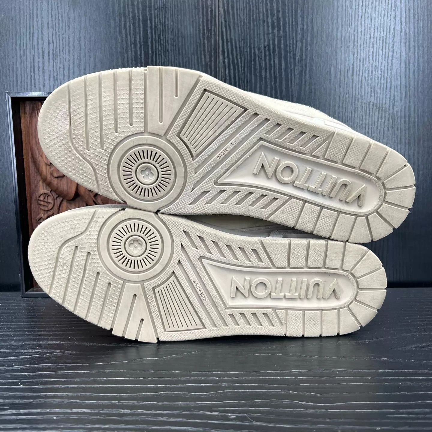 Louis Vuitton LV Trainer Off-White Distressed 7.5 (41.5) Size US 8.5 / EU 41-42 - 6 Thumbnail