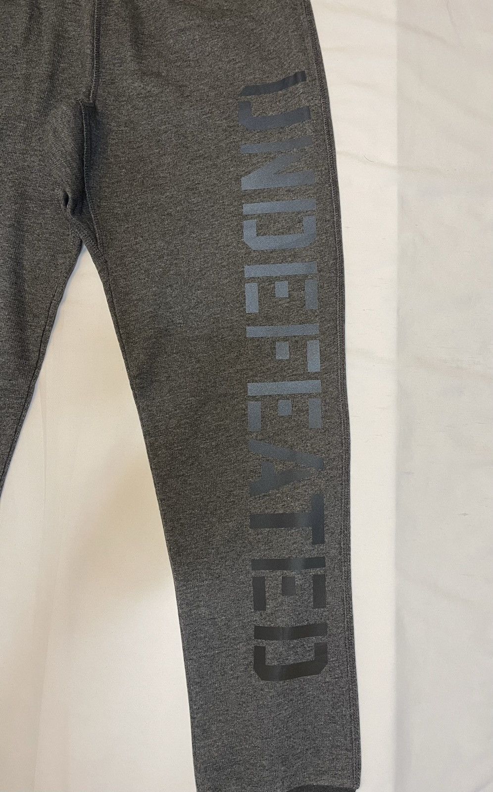 Undefeated Undefeated tech Sweatpants essentials yeezy supreme nike Size US 34 / EU 50 - 9 Thumbnail