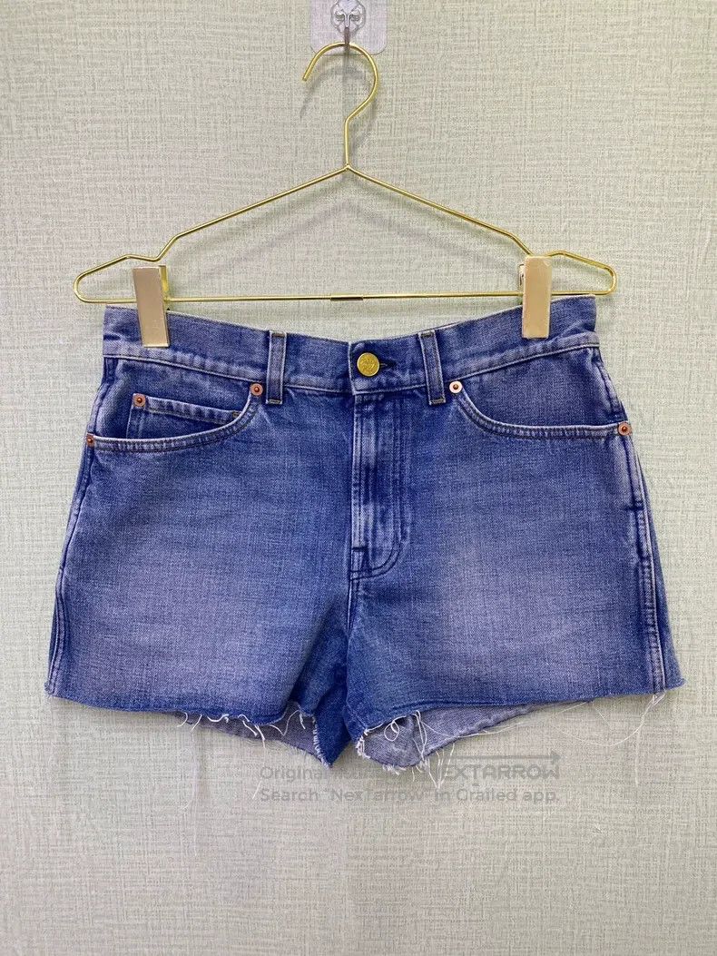 Gucci Gucci Denim strawberry embroidered shorts Size 27" / US 4 / IT 40 - 1 Thumbnail