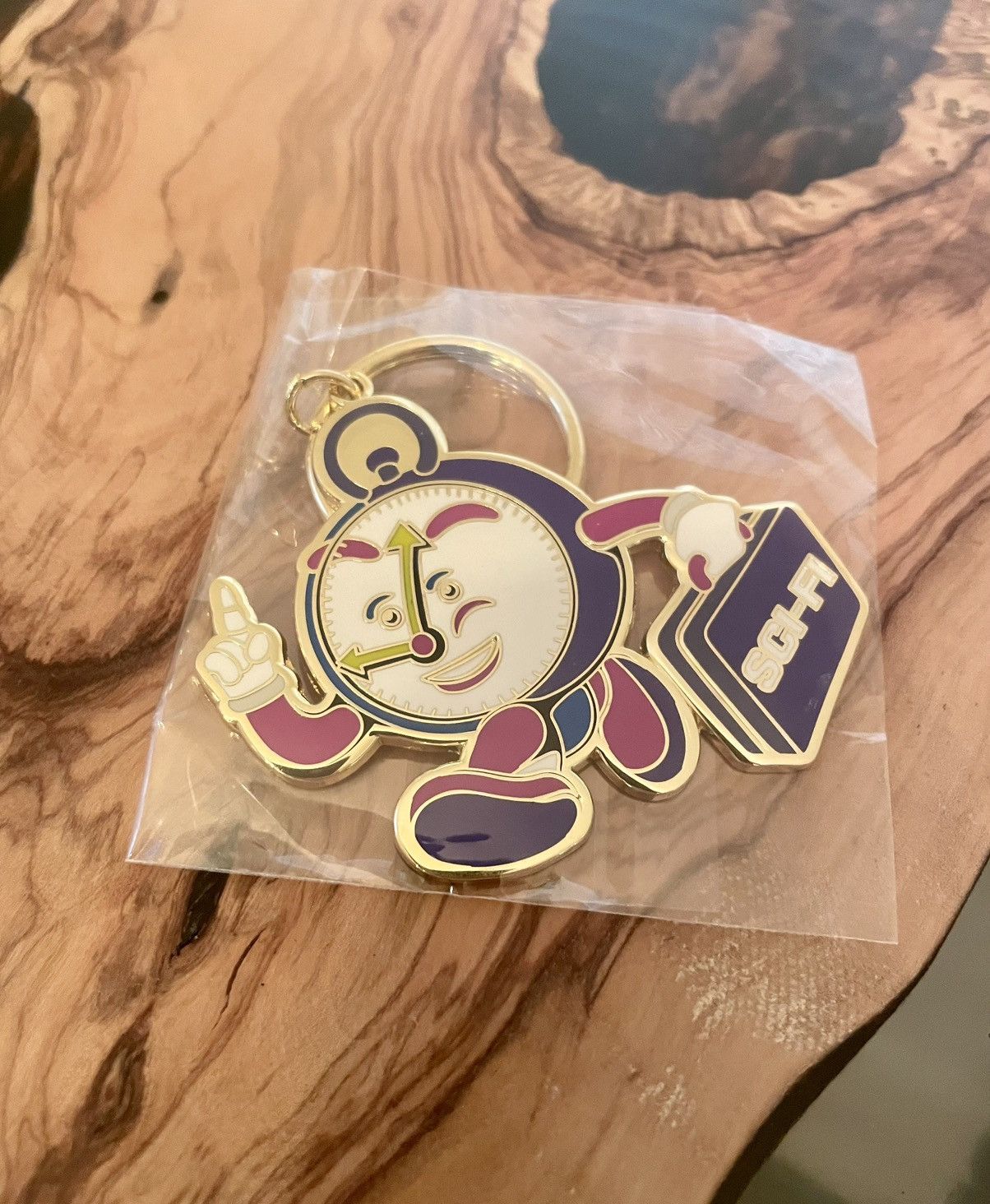 Sci-Fi Fantasy Sci-Fi Fantasy ‘Time Travel’ Clock-man Keychain in Gold Size ONE SIZE - 4 Thumbnail