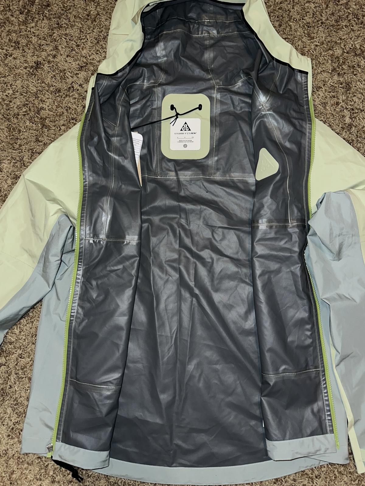 Nike Nike Men’s ACG SF Cascade Hooded Rain Jacket Size US S / EU 44-46 / 1 - 7 Thumbnail