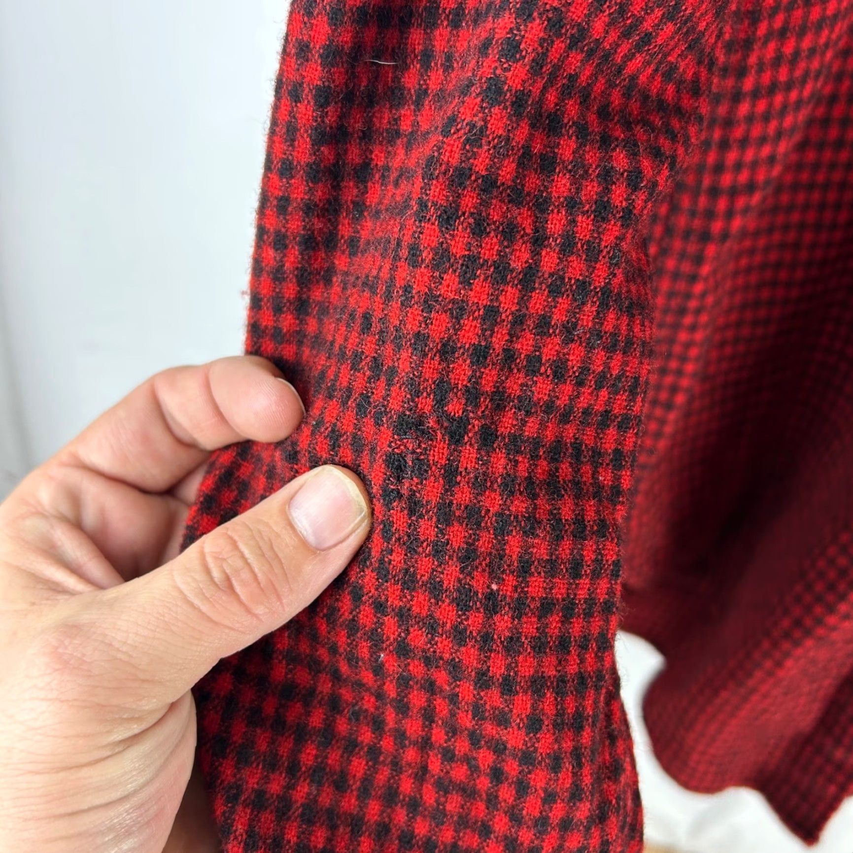 Vintage VINTAGE Woolrich Flannel Shirt Mens L Red Black Micro Check Wool Blend Made USA Shirt Mens L Red Black Micro Check Wool Blend Made USA Size US L / EU 52-54 / 3 - 5 Thumbnail