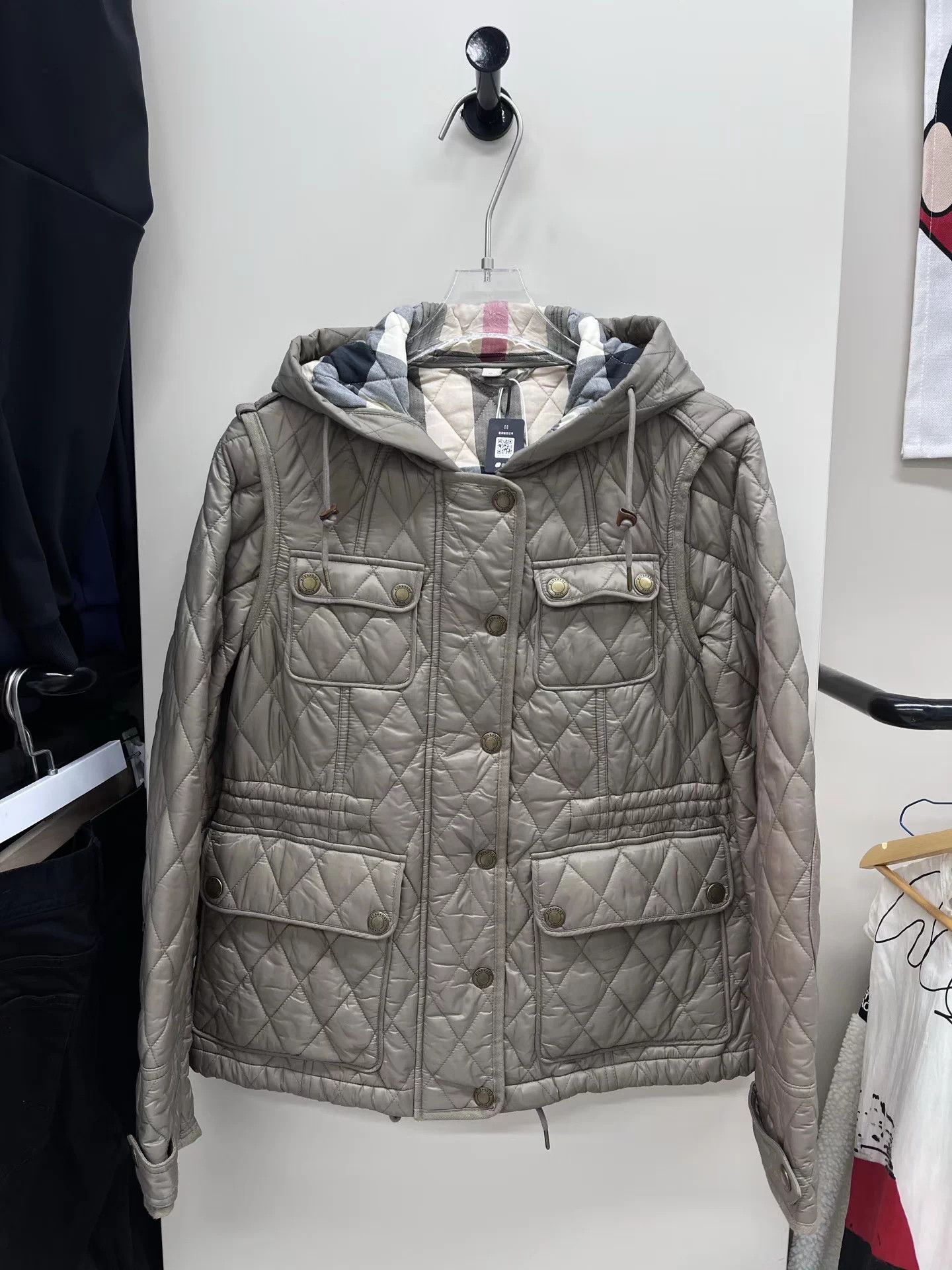 Burberry Burberry Diamond Check Detachable Sleeves Vest M Size M / US 6-8 / IT 42-44 - 1 Thumbnail