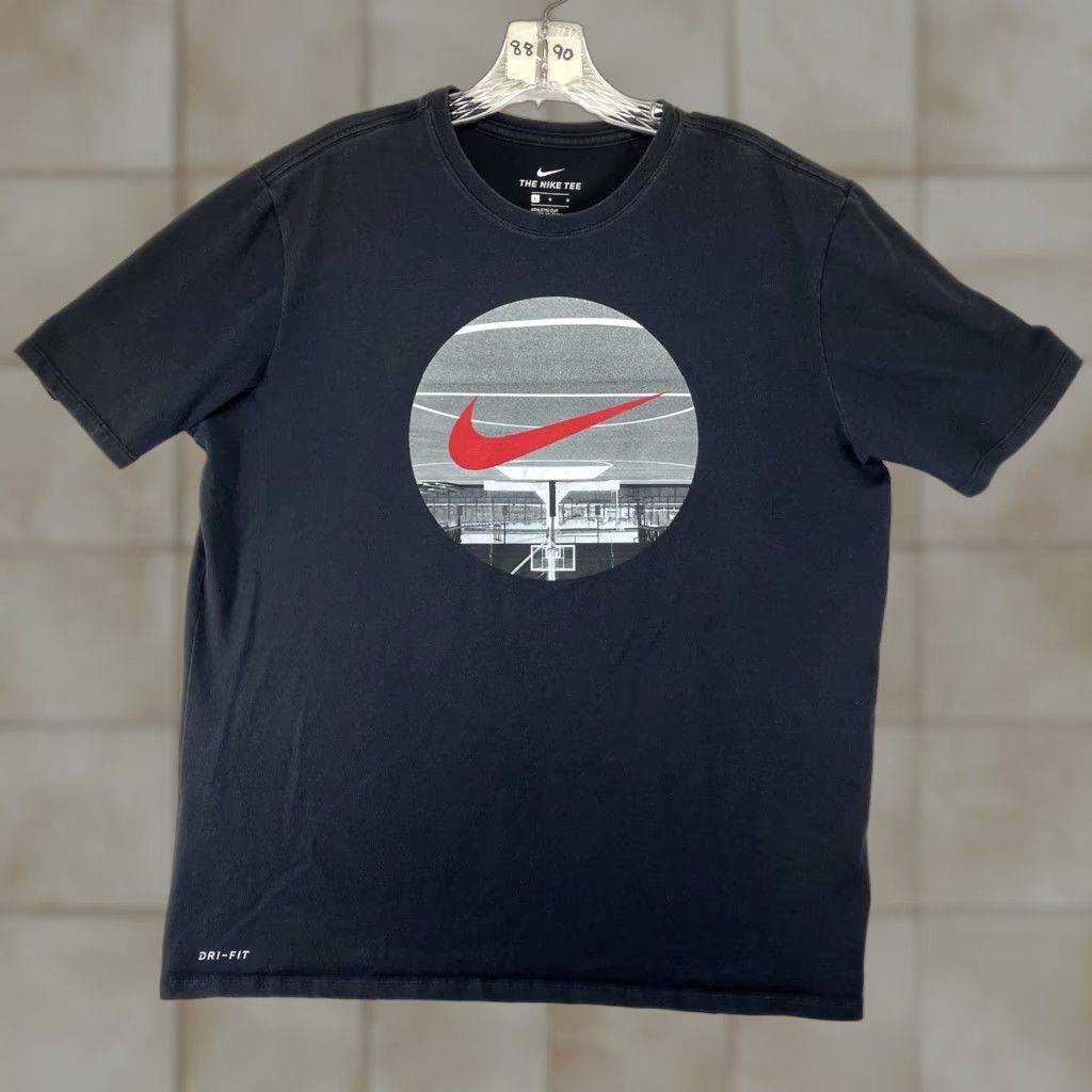 Nike NIKE Dri-FIT Athletic T-Shirt Mens Large Black Graphic Basketball Retro 90s Size US L / EU 52-54 / 3 - 1 Thumbnail