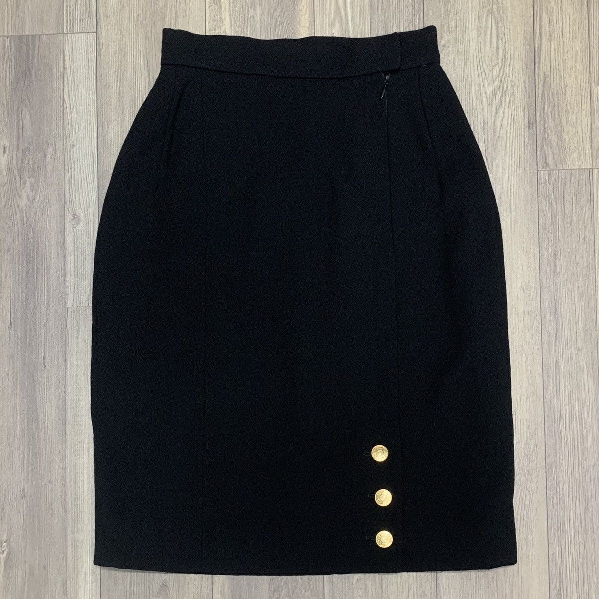 Chanel CHANEL Fall 1988/1989 Gold CC Buttons Bodycon Pencil Skirt Size 25" / US 0 / IT 36 - 1 Thumbnail