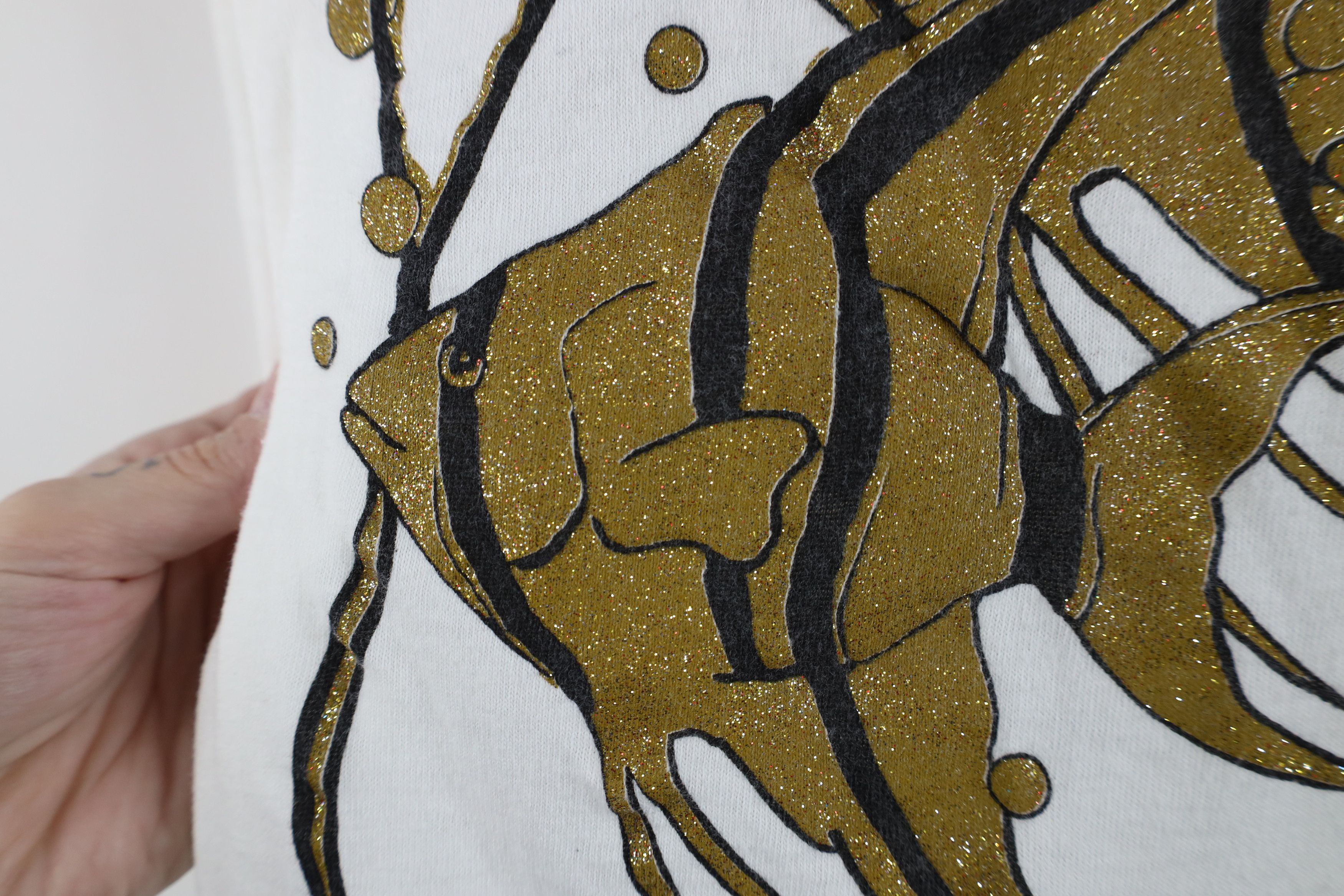 Vintage Vintage 90s Streetwear Islands Metallic Fish T-Shirt USA Size L / US 10 / IT 46 - 5 Thumbnail