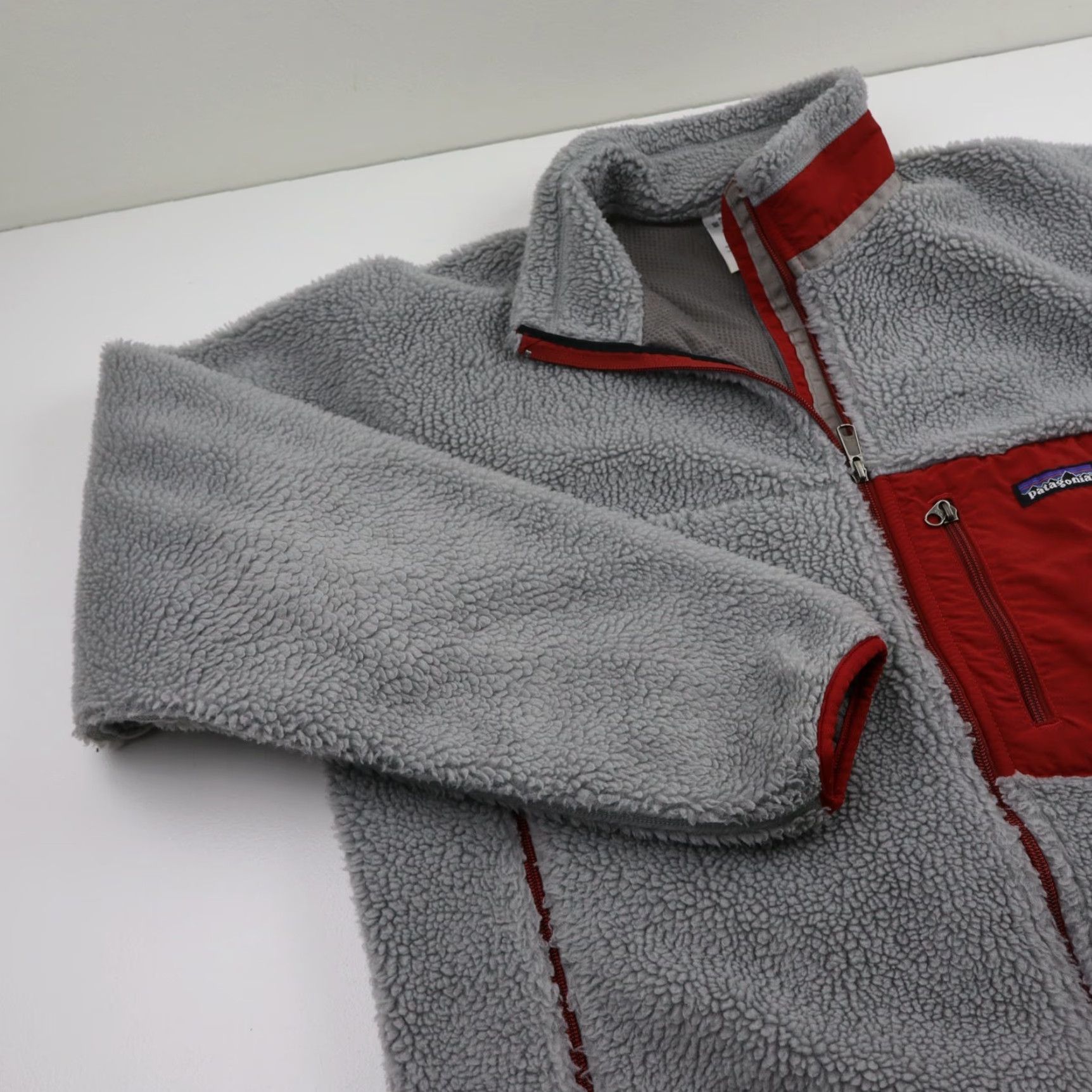 Patagonia VINTAGE Patagonia Retro-X Deep Pile Fleece Jacket Mens XL Gray Red Coat Size US XL / EU 56 / 4 - 6 Thumbnail