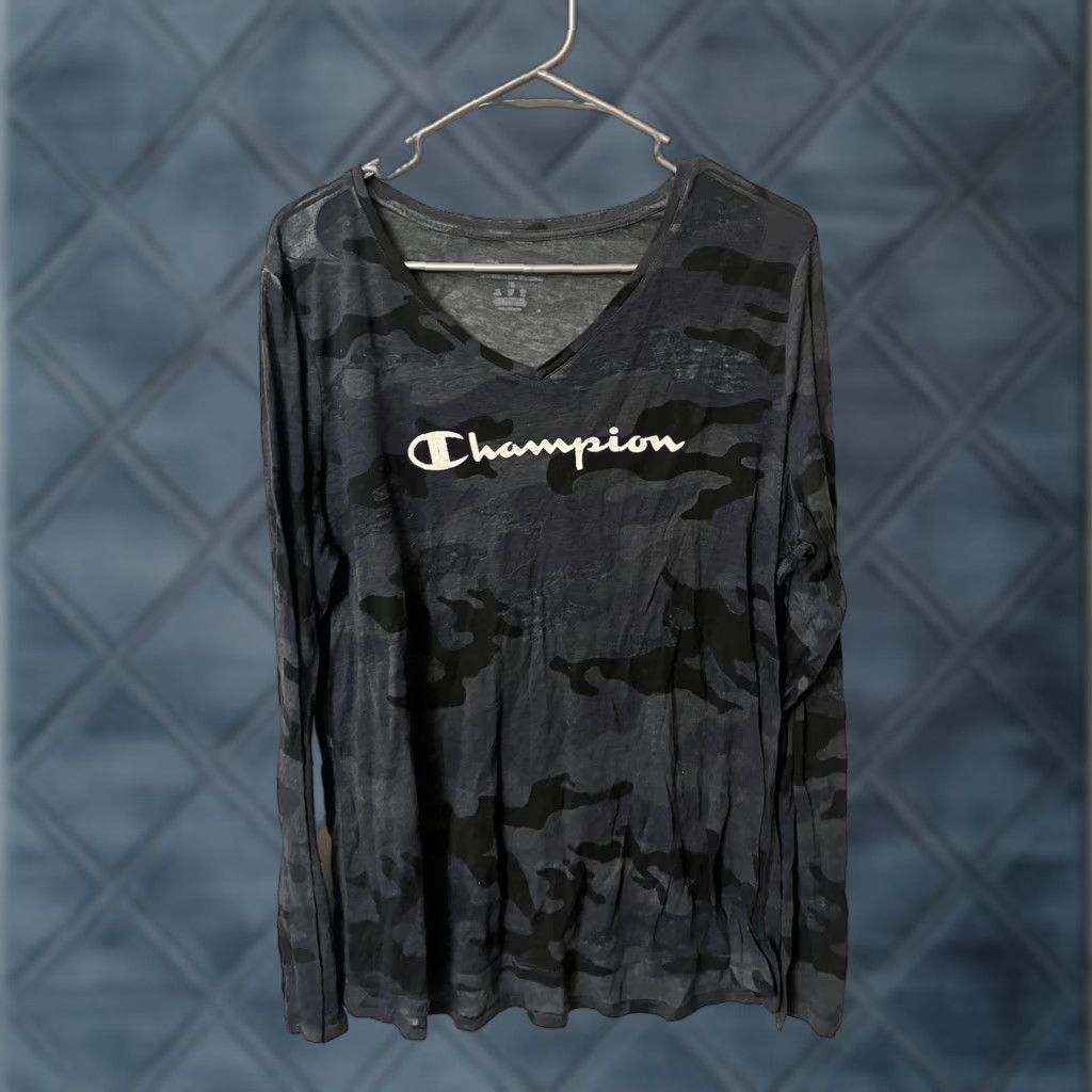 AMO Champion Women's Shirt Size XL CAMO Long Sleeve V-Neck Size XL / US 12-14 / IT 48-50 - 1 Thumbnail