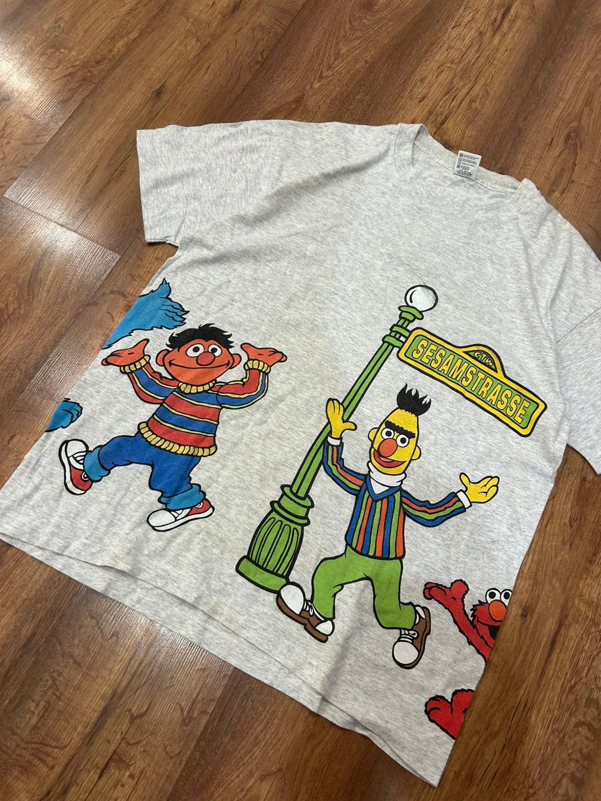 Vintage Vintage Sesame Street Tee Bert Ernie Cookie Monster Size US XL / EU 56 / 4 - 5 Thumbnail