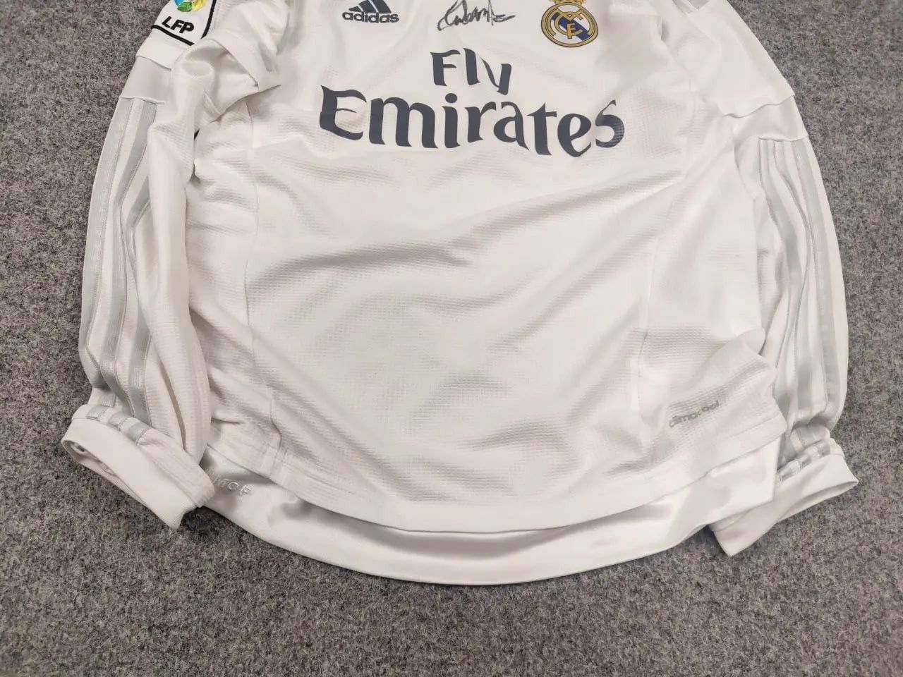 Adidas Aut 2015-16 Adidas Real Madrid Long Sleeve Jersey Shirt Home Size US M / EU 48-50 / 2 - 4 Thumbnail