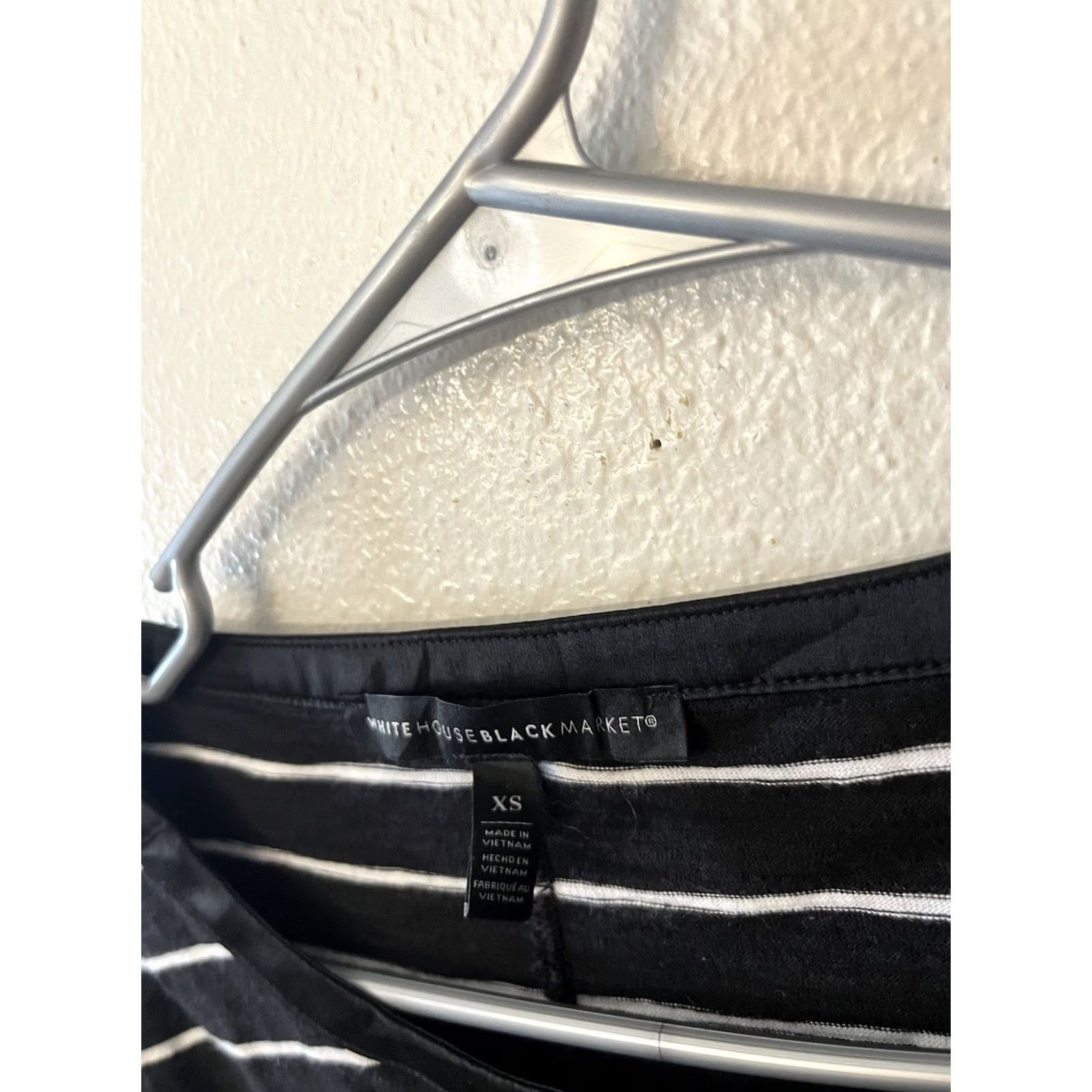 White House Black Market White House Black Market Shirt XS Black and White Striped Cap Sleeve Button Shoulder Tee Womens Regular XS Short Sleeve Size XS / US 0-2 / IT 36-38 - 2 Thumbnail