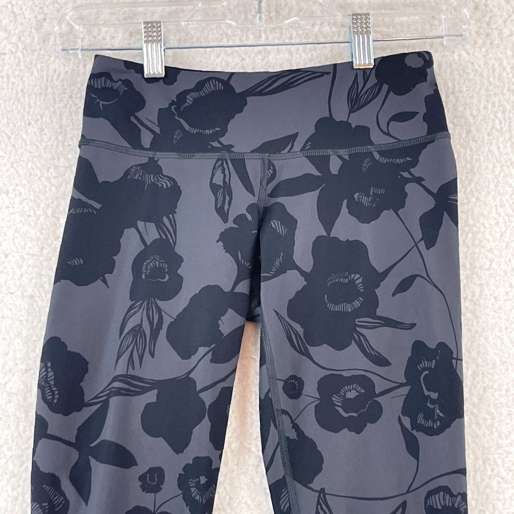 Lululemon Lululemon Wunder Under Crop II Leggings Womens Size 2 Gray Floral Print Athletic Size 26" / US 2 / IT 38 - 2 Thumbnail