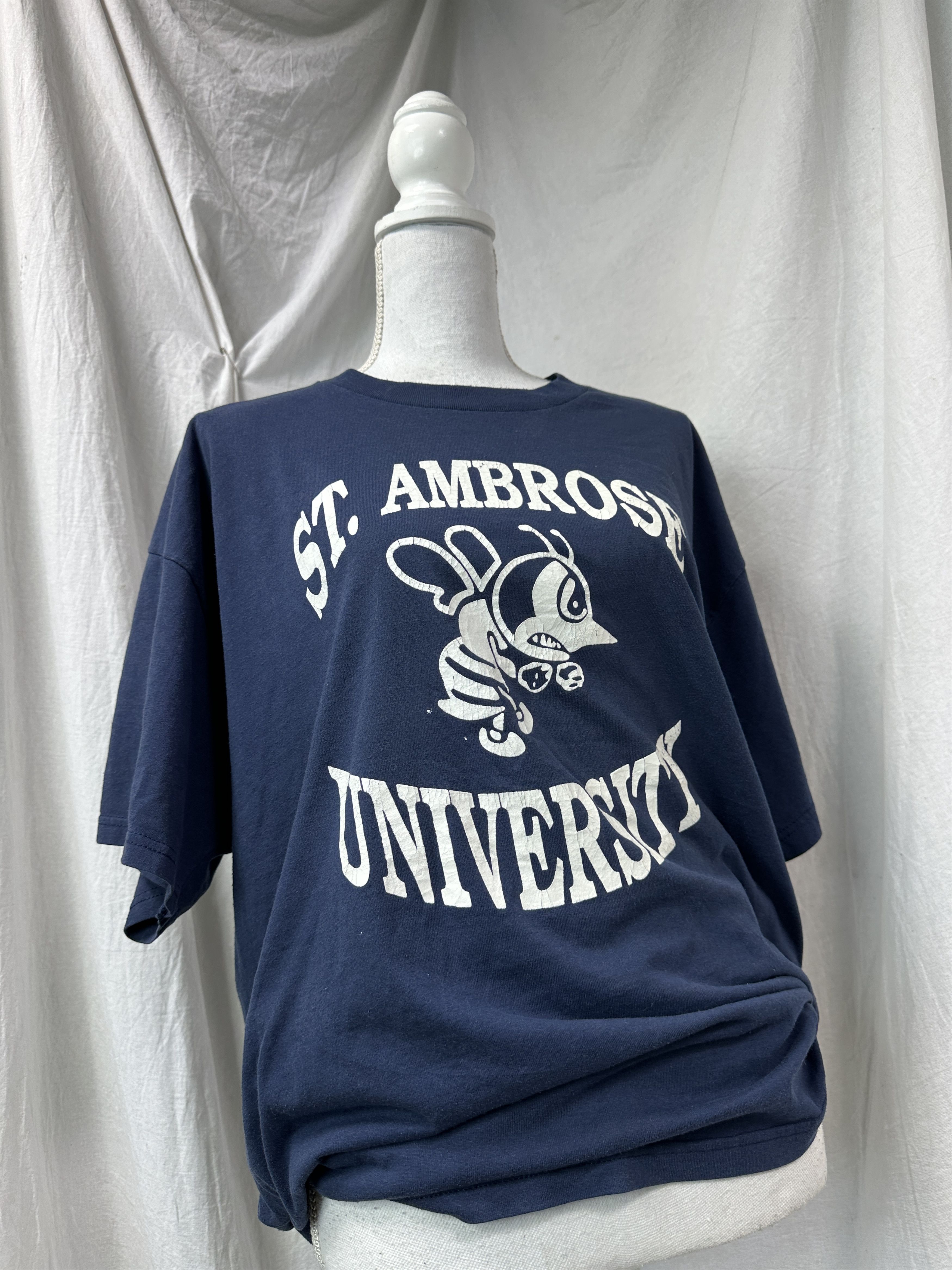 Vintage Vintage St Ambrose University Oversize T-shirt 90s Size US XL / EU 56 / 4 - 1 Thumbnail