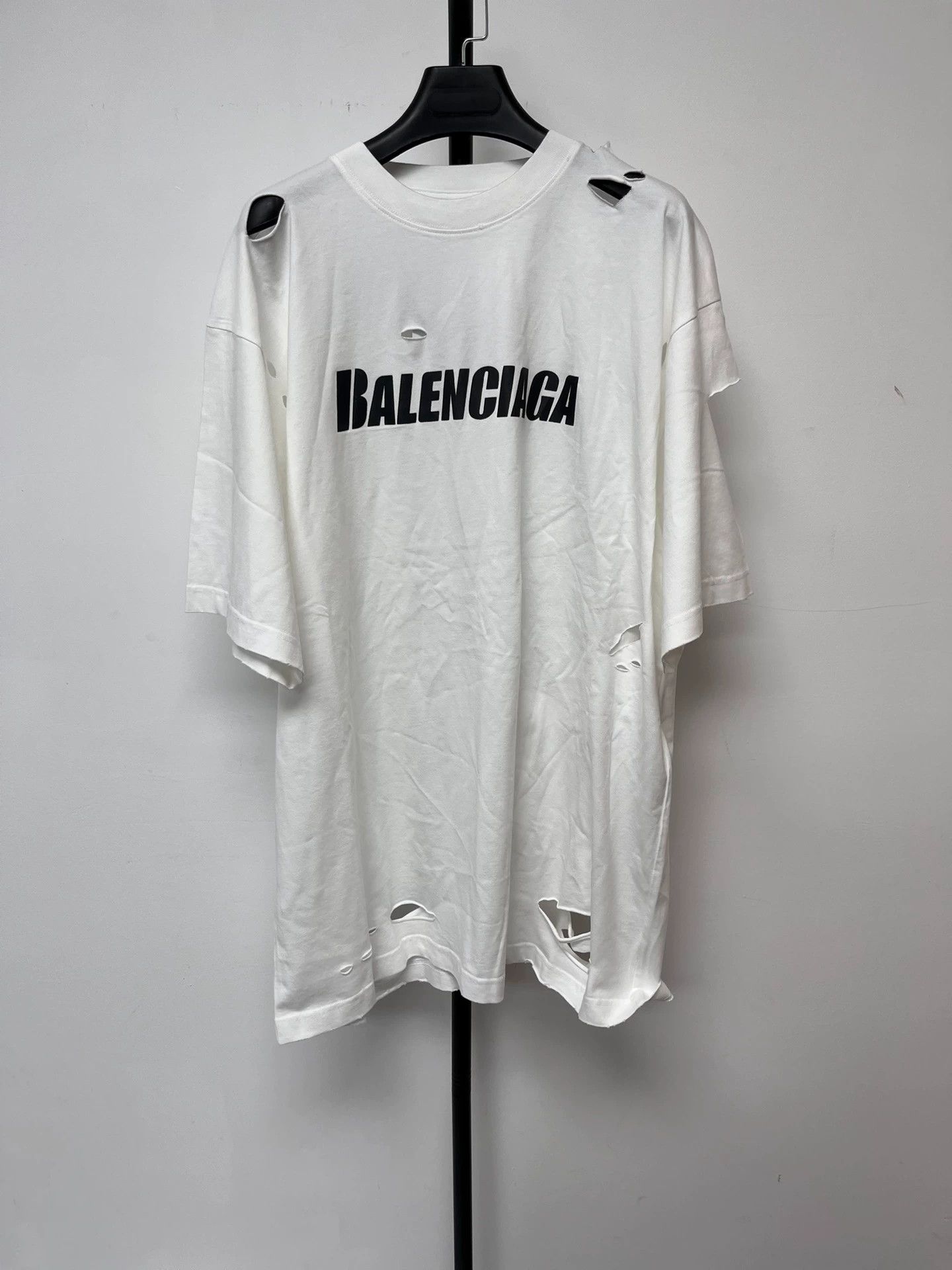 Balenciaga Balenciaga Destroyed Hole Short Sleeve T-shirt - dmc Size US XS / EU 42 / 0 - 1 Thumbnail