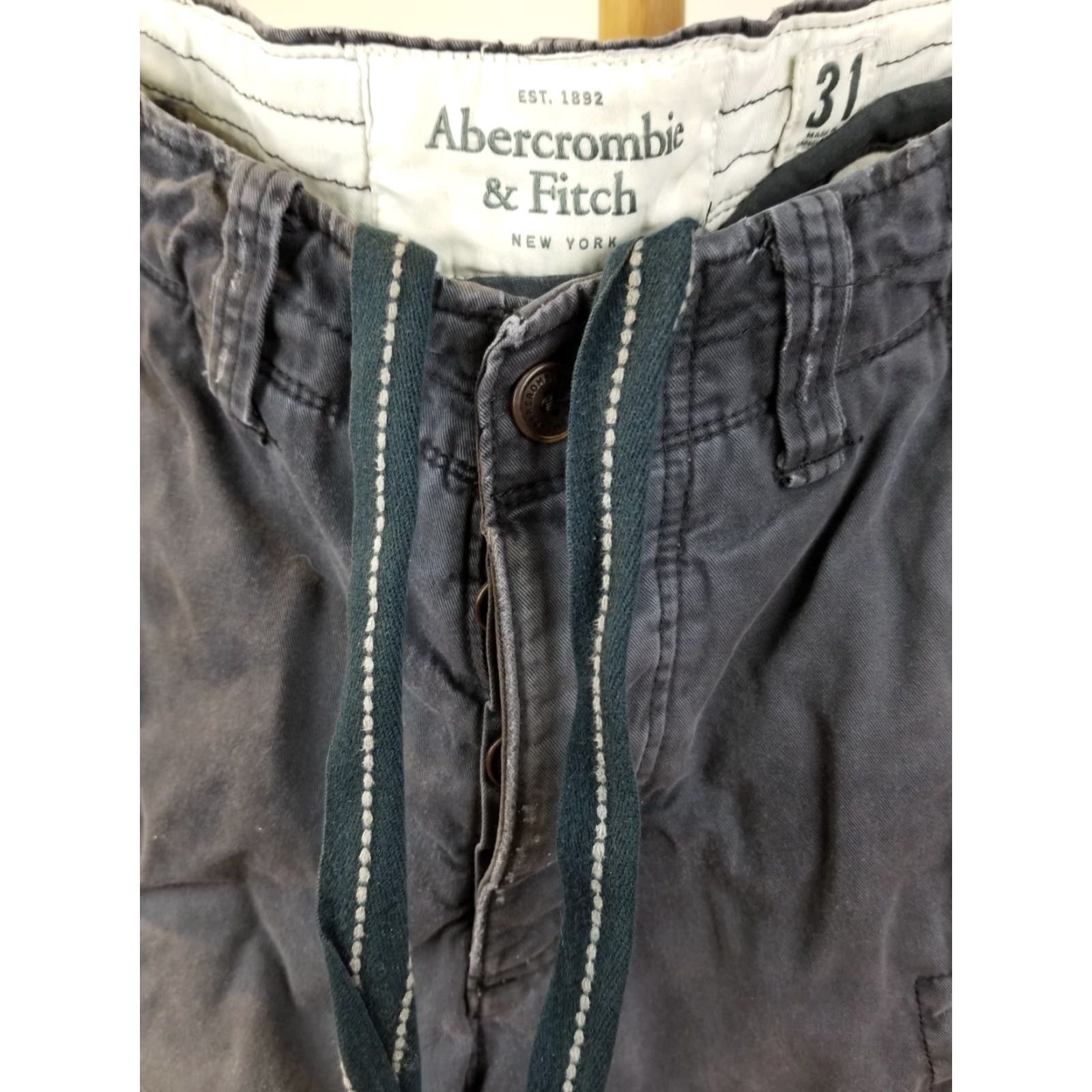 Abercrombie & Fitch VINTAGE Y2K ABERCROMBIE & FITCH NAVY CARGO SHORT PANTS SZ 31 Size US 31 - 3 Thumbnail