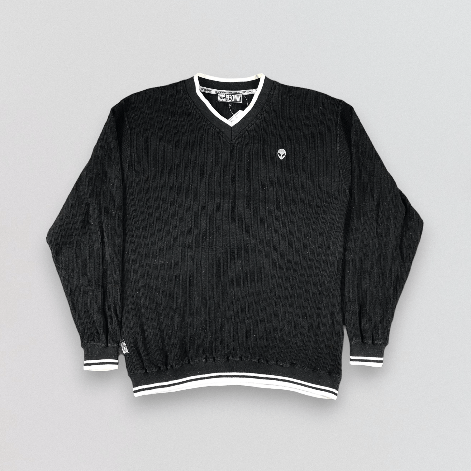 Vintage Beschwa Jumper Sweatshirt V-neck Black Size L F186 Size US L / EU 52-54 / 3 - 1 Thumbnail