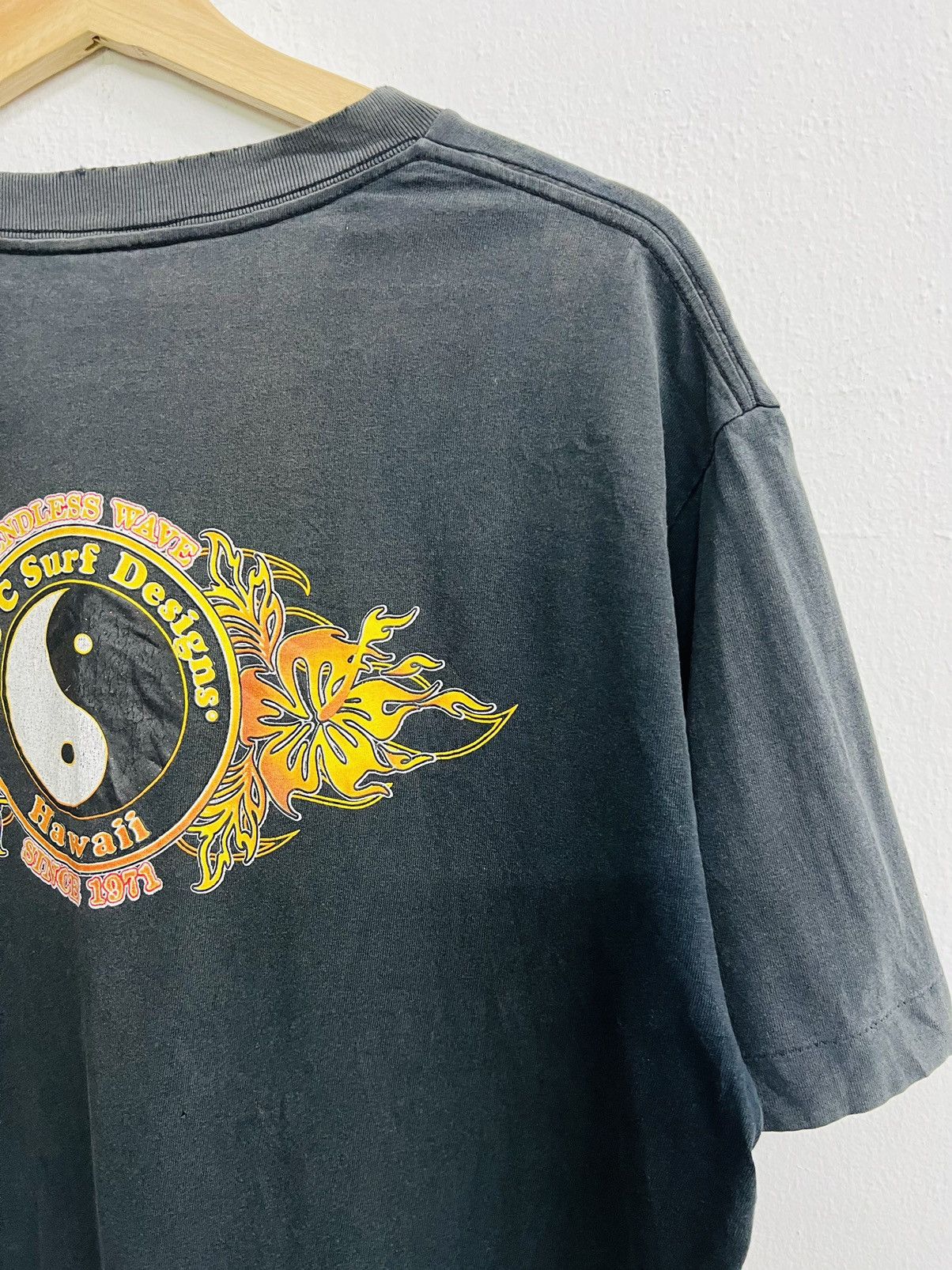 Vintage VINTAGE T&C SURF DESIGN HAWAII FLAME SPELL OUT TEE Size US L / EU 52-54 / 3 - 11 Thumbnail