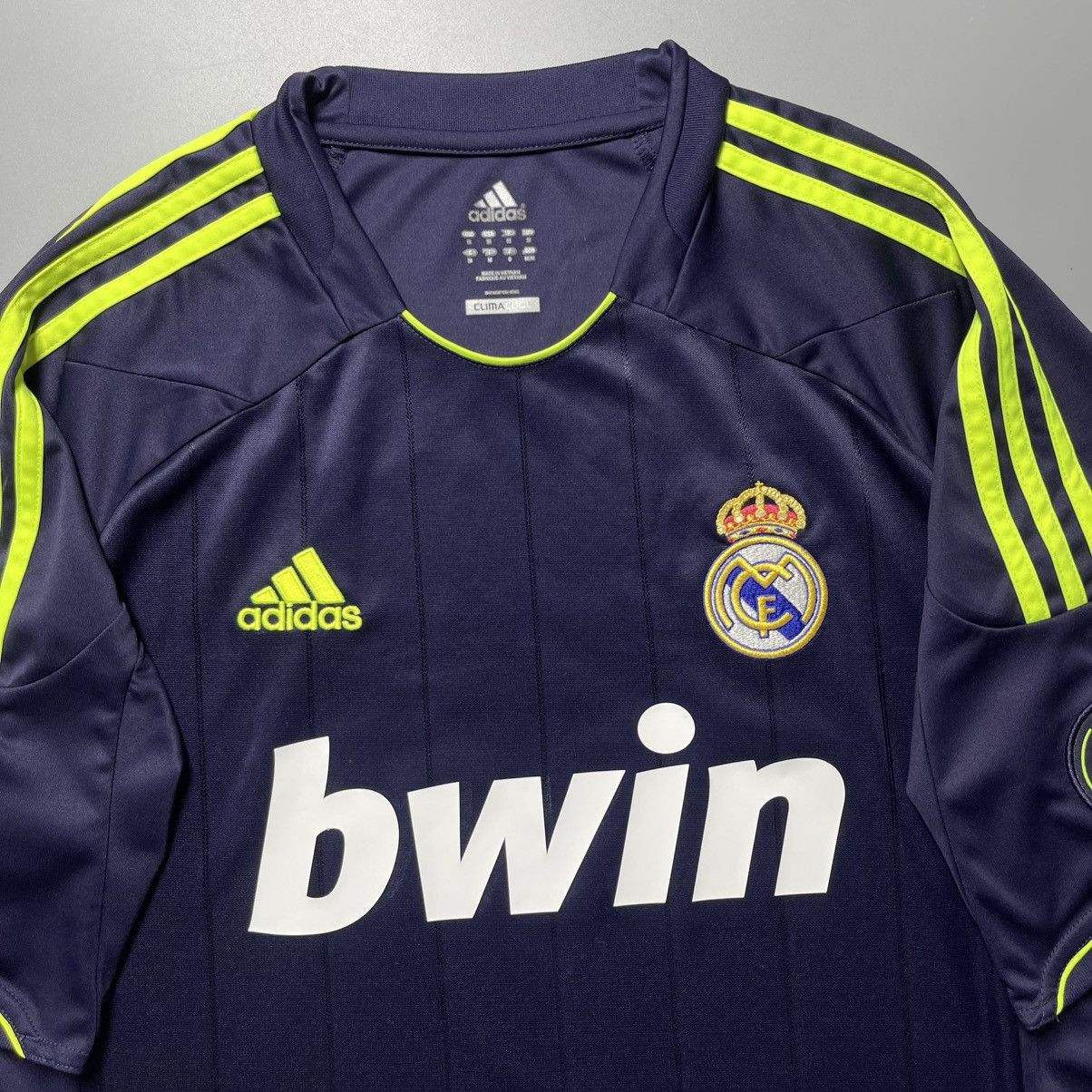 Adidas REAL MADRID 2012/2013 FOOTBALL AWAY JERSEY #7 RONALDO Size US M / EU 48-50 / 2 - 4 Thumbnail