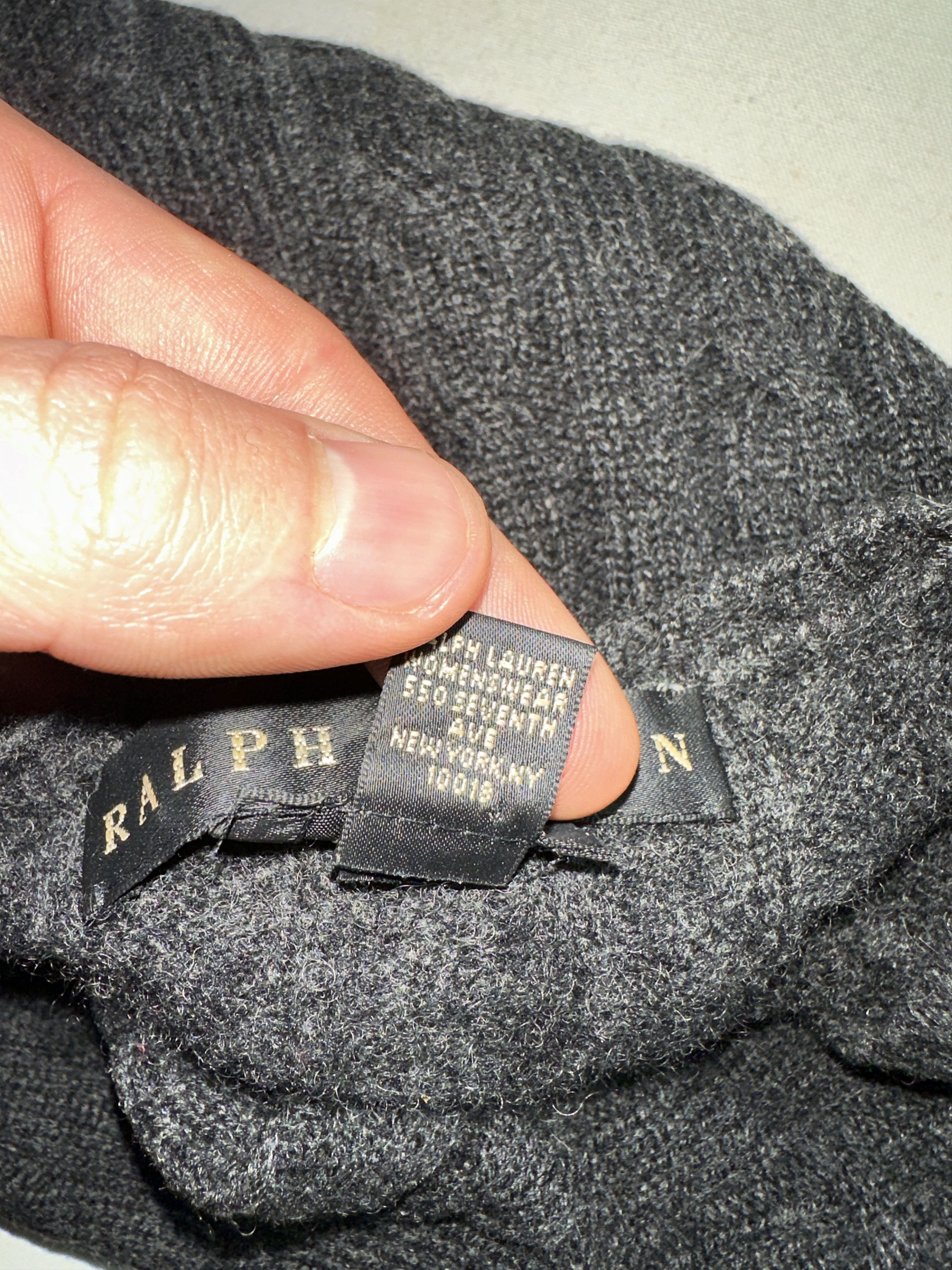 Ralph Lauren Black Label Ralph Lauren Black Label Cashmere Knit V Neck Sweater L Size L / US 10 / IT 46 - 11 Thumbnail