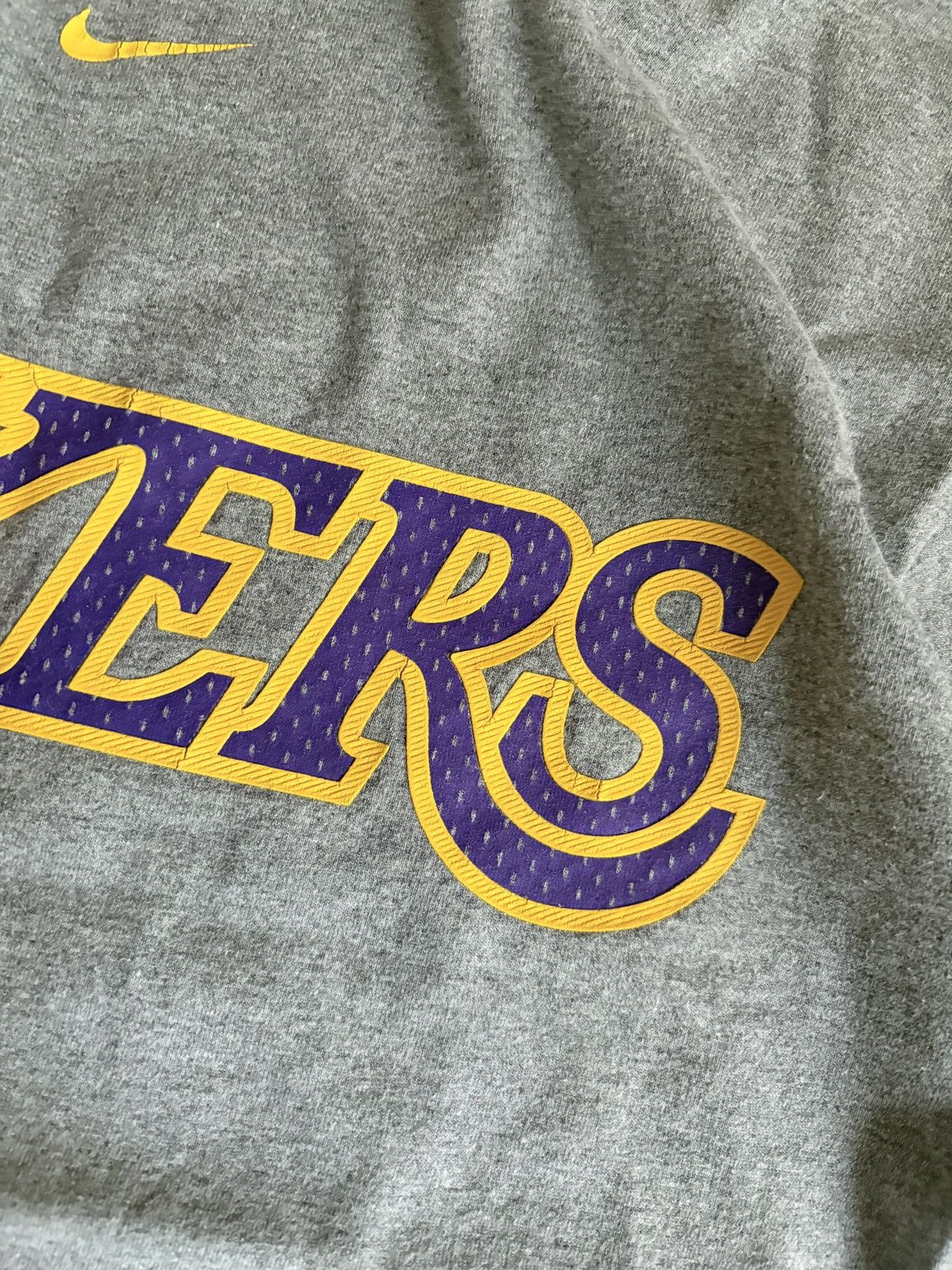 Nike Vintage 2000s Nike Team Los Angeles Lakers #34 O'neal TShirt Size US S / EU 44-46 / 1 - 6 Thumbnail
