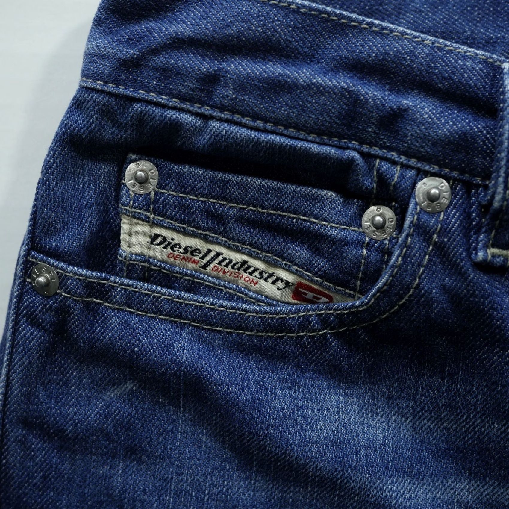Diesel Diesel Jeans Mens 27x29 Light Wash Blue Denim Button Fly Logo 5-Pocket Regular Jeans Size US 27 - 3 Thumbnail
