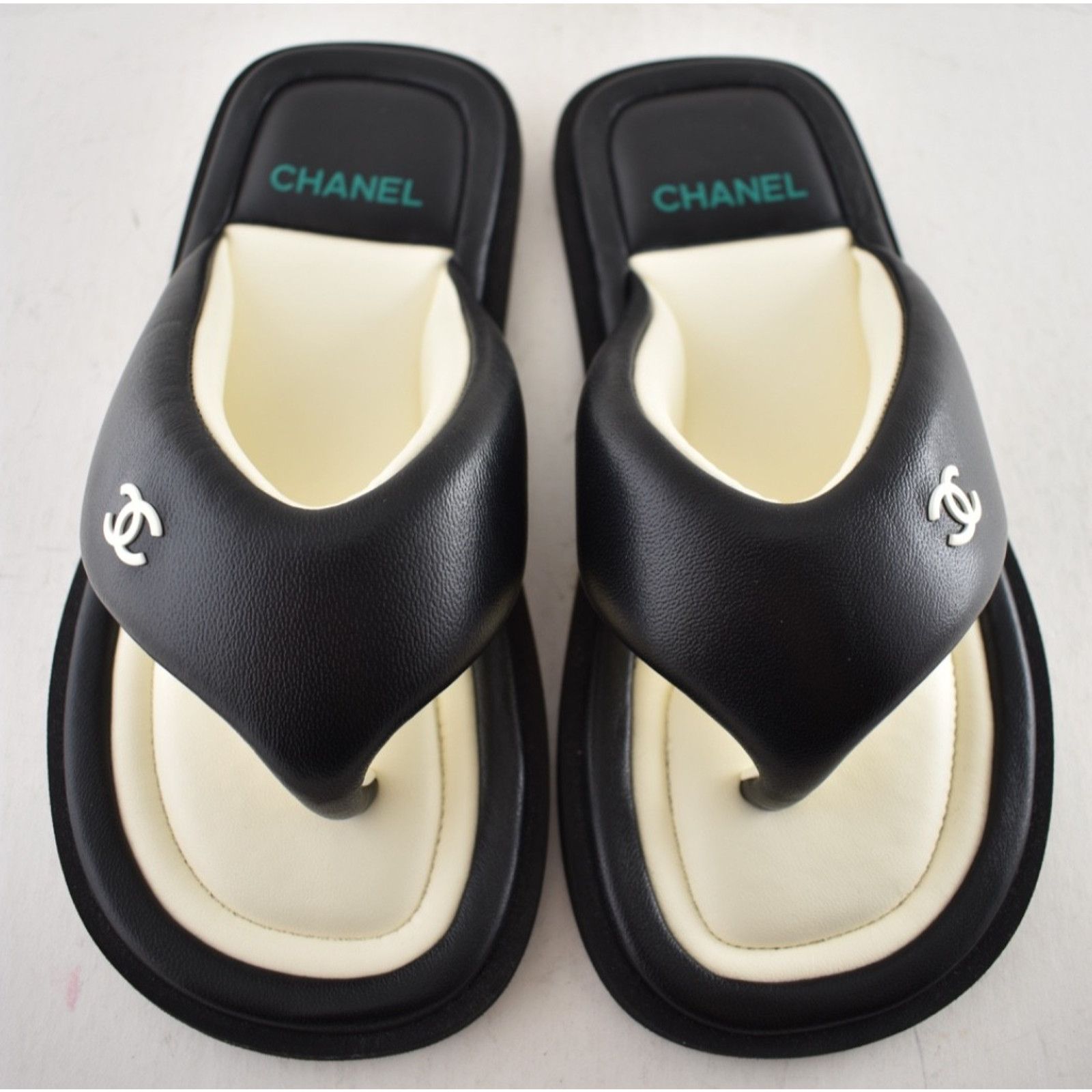 Chanel 22P Padded Pool Thong Logo Mule Slide Flat Sandal 36 Size US 6 / IT 36 - 8 Thumbnail