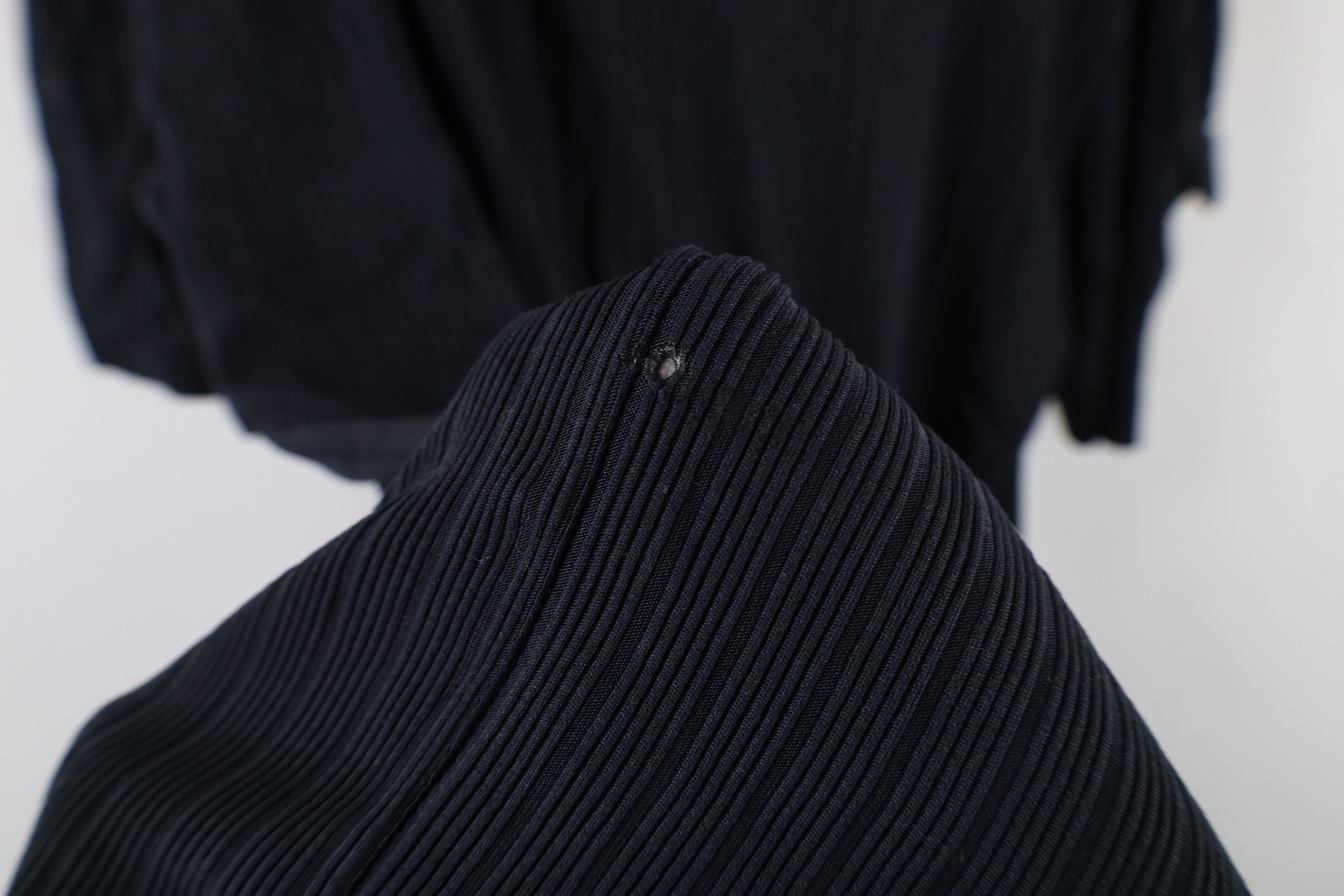 Guess × Vintage Vintage 90s Guess Spell Out Ribbed Knit Pocket T-Shirt Black Size US XL / EU 56 / 4 - 9 Thumbnail