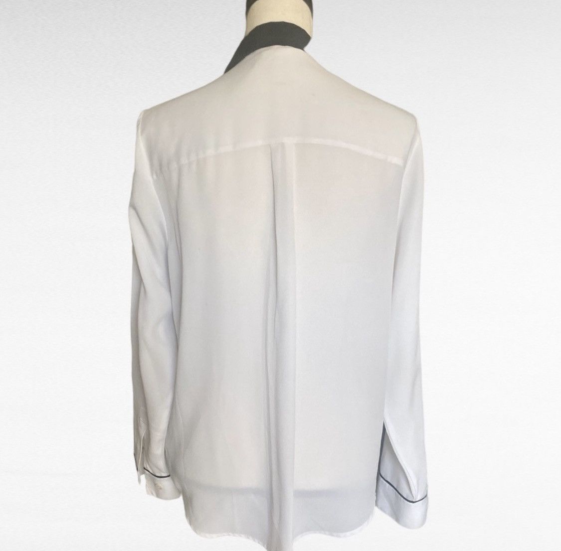 Michael Kors MICHAEL KORS WHITE BLACK BUTTON UP BLOUSE ZIPPER POCKETS Size M / US 6-8 / IT 42-44 - 12 Thumbnail