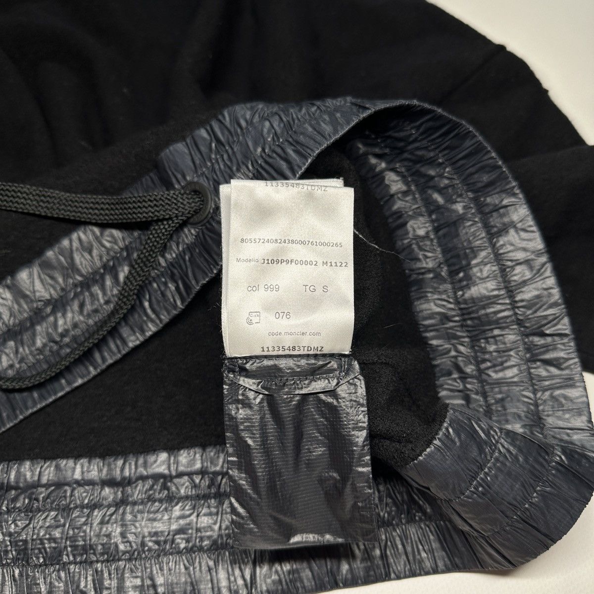 Moncler Moncler Turtleneck Sweater Drawstring Patch Size S Size S / US 4 / IT 40 - 15 Thumbnail