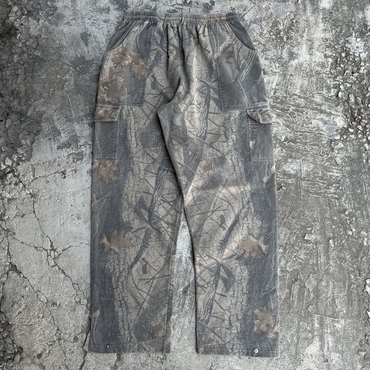 Wrangler (28-40x30) Crazy Vintage Y2K Real-tree Camo Carhartt Style Size US 32 / EU 48 - 1 Thumbnail