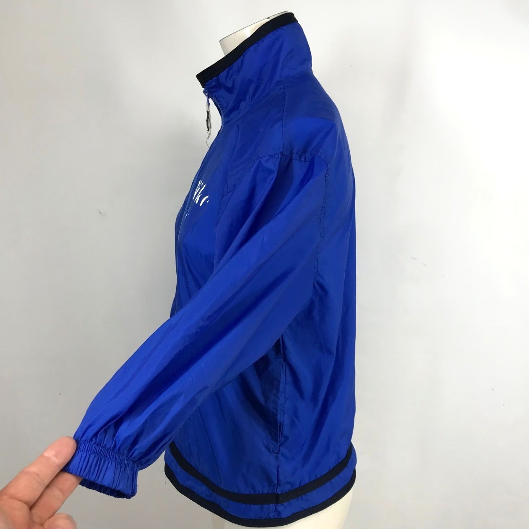 Nike VINTAGE Nike Windbreaker Jacket Blue Full Zip Striped Swoosh Logo Womens Small Size S / US 4 / IT 40 - 7 Thumbnail