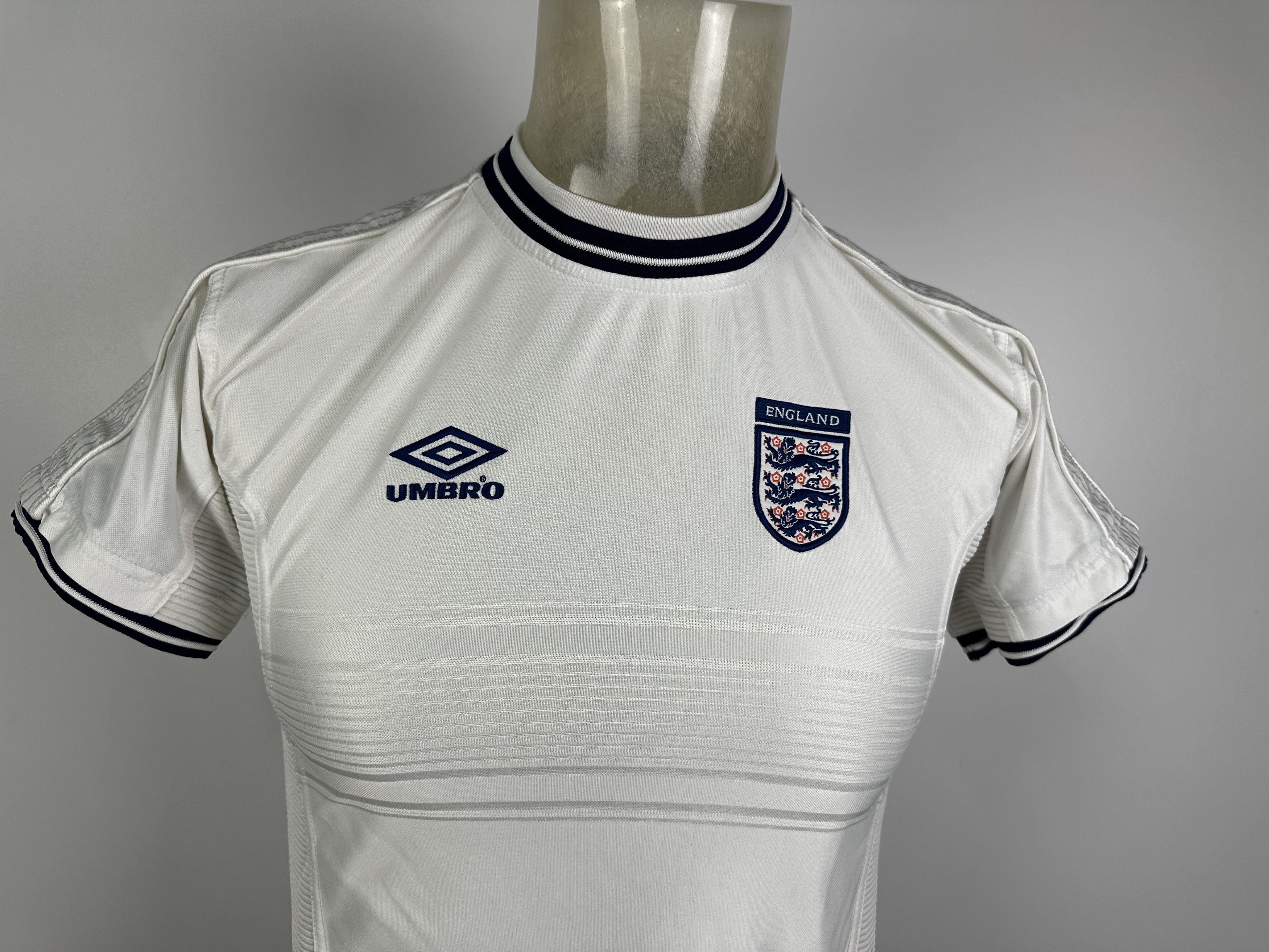 Umbro × Vintage ENGLAND 1999 00 FOOTBALL SHIRT SOCCER JERSEY UMBRO sz YOUTH Size US XS / EU 42 / 0 - 4 Thumbnail