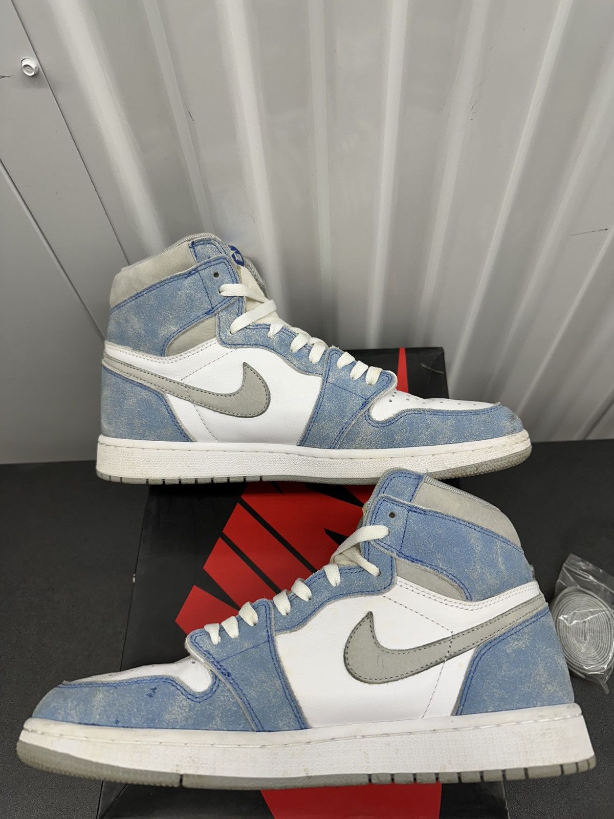 Jordan Brand Nike Air Jordan Retro 1 High Hyper Royal 555088402 Size 9.5 Size US 9.5 / EU 42-43 - 4 Thumbnail