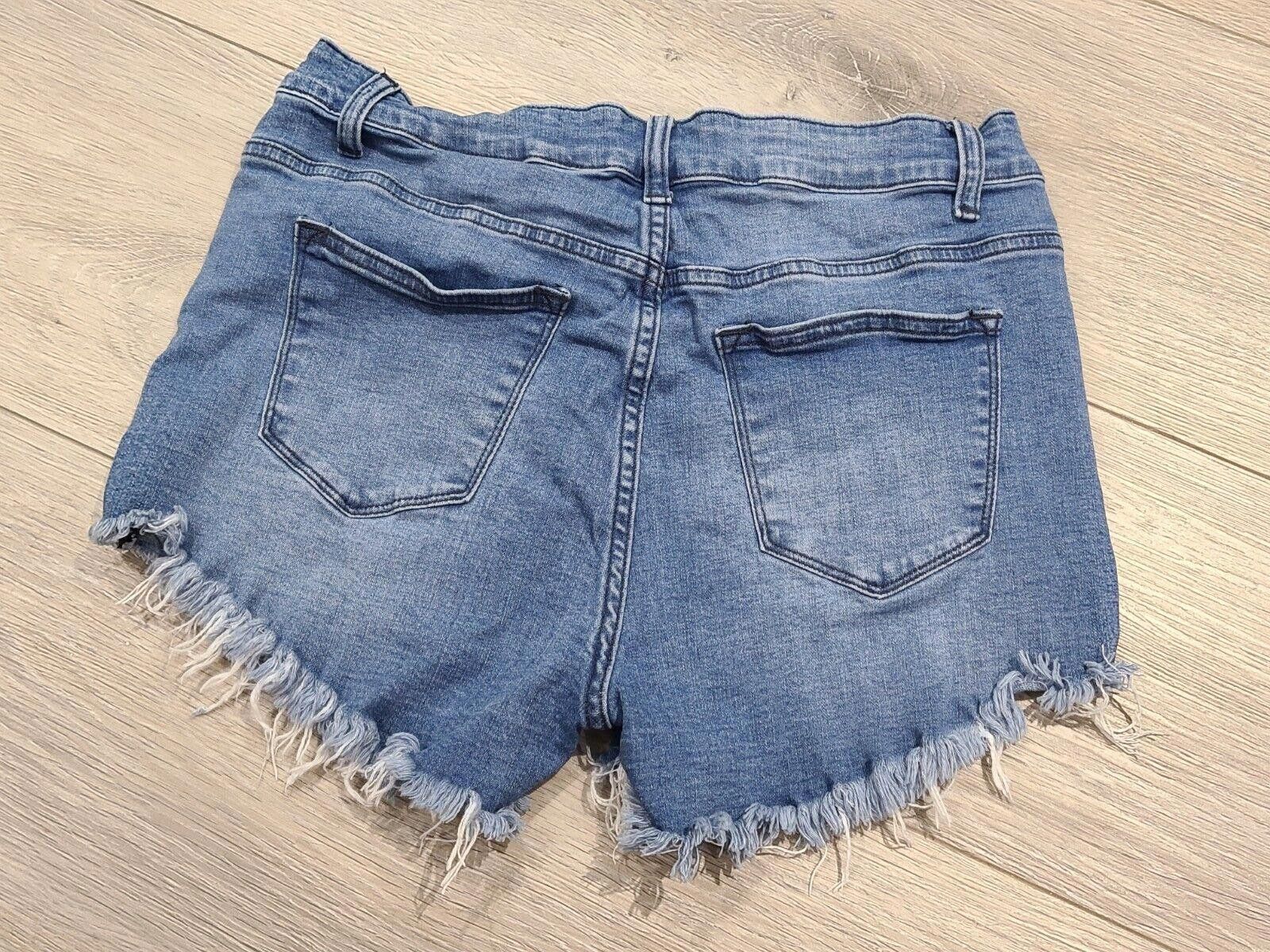 Fashion Nova Fashion Nova Jean Shorts 13 Festival stretch high rise Size 30" / US 8 / IT 44 - 3 Thumbnail