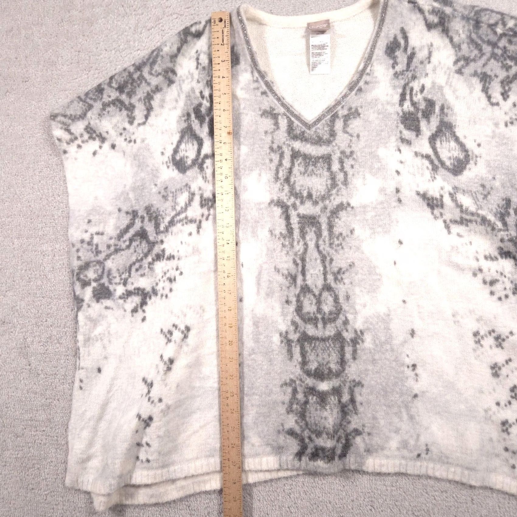 Vintage Chico's Sweater Womens S/M White Snake Print V Neck Dolman Pullover Short Sleeve Size S / US 4 / IT 40 - 6 Thumbnail